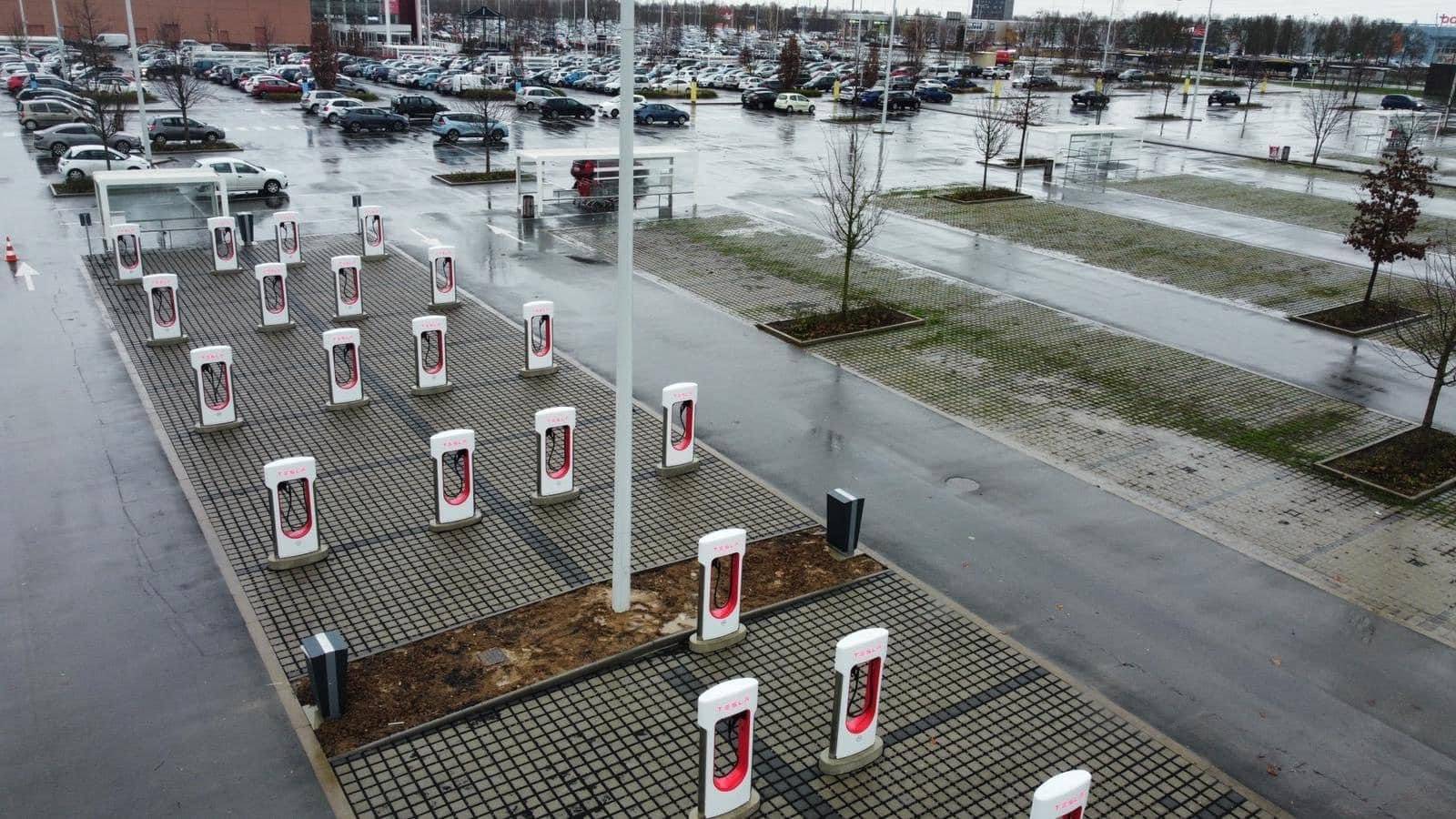 Porsche Taycan Tesla to open ~20% of U.S. Superchargers to all EV by end of 2024 ECA9FAA1-74EF-442B-B398-ED00F8EF69C5