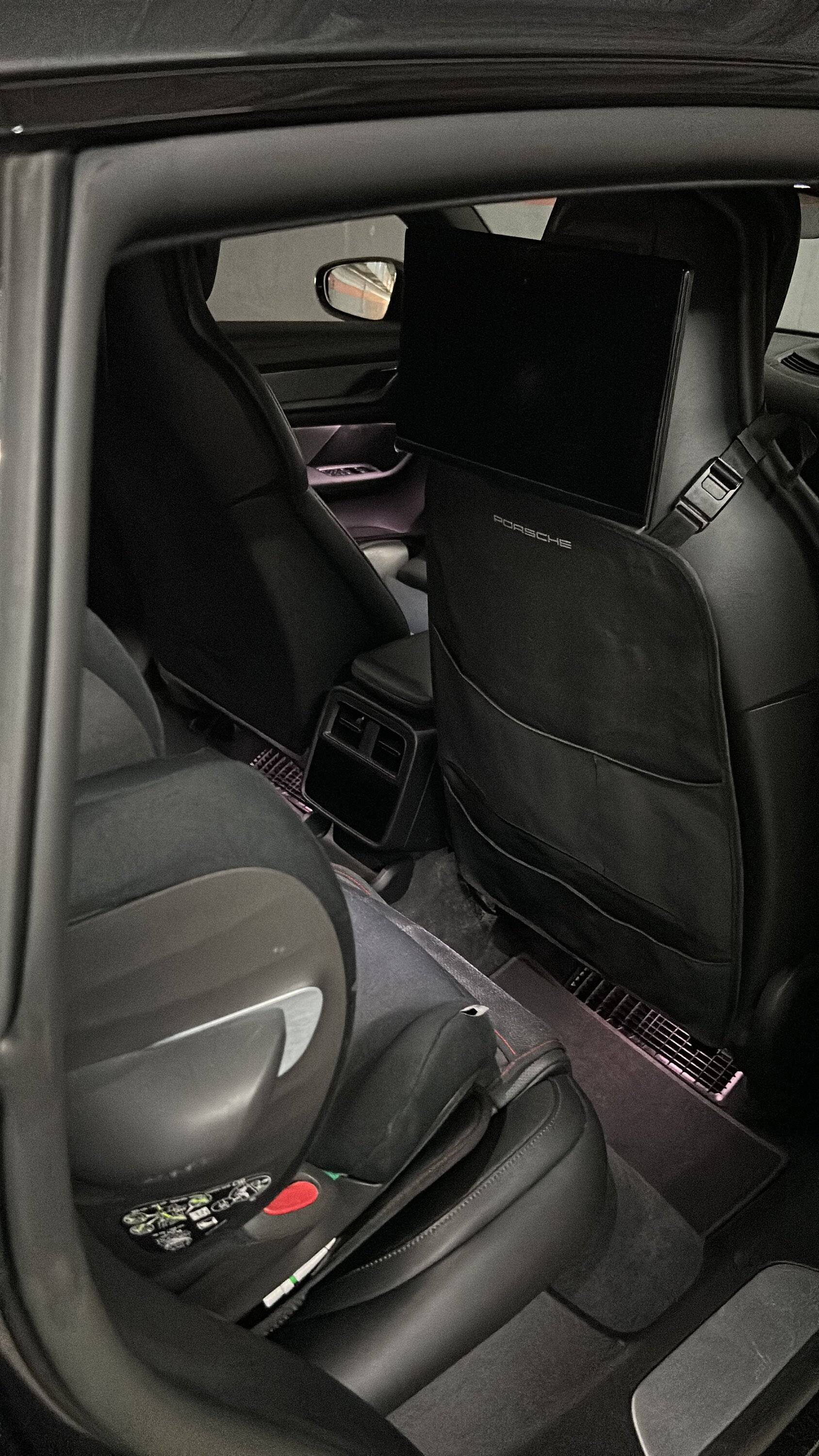Porsche Taycan Porsche Rear Seat Entertainment (PRSE) Information 73065810-F0B3-4C8C-9186-4BC8AA2C73C5