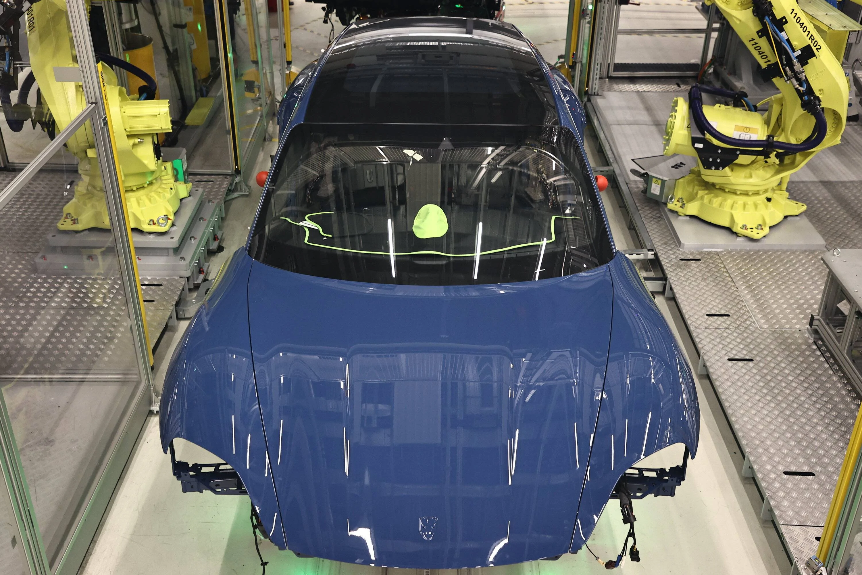 Porsche Taycan New Track Your Dream on MyPorsche Taycan_GTS_Sport_Turismo_Taycan_assembly_installation_windshield