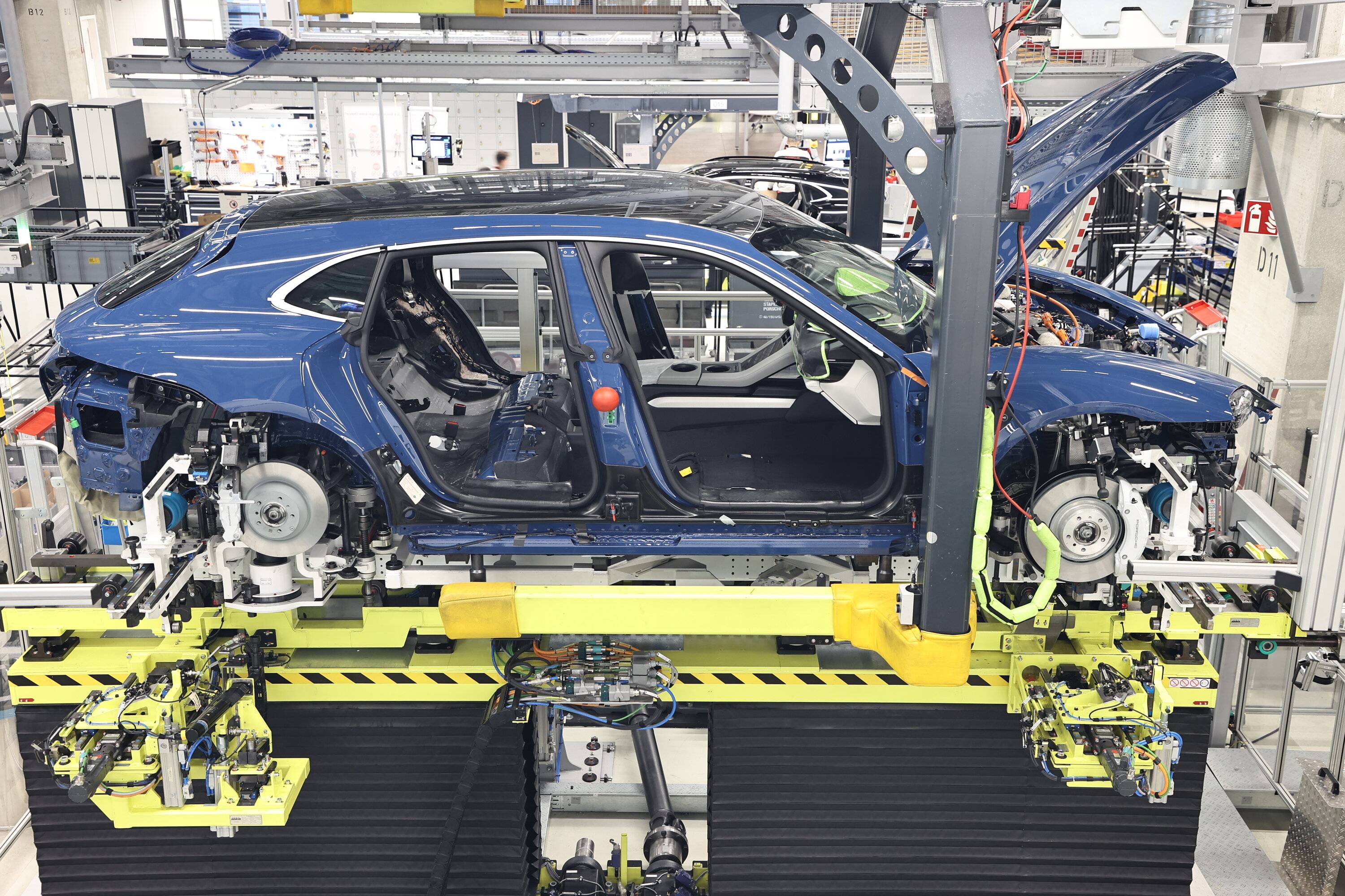 Porsche Taycan New Track Your Dream on MyPorsche Taycan_GTS_Sport_Turismo_Taycan_assembly_weddin