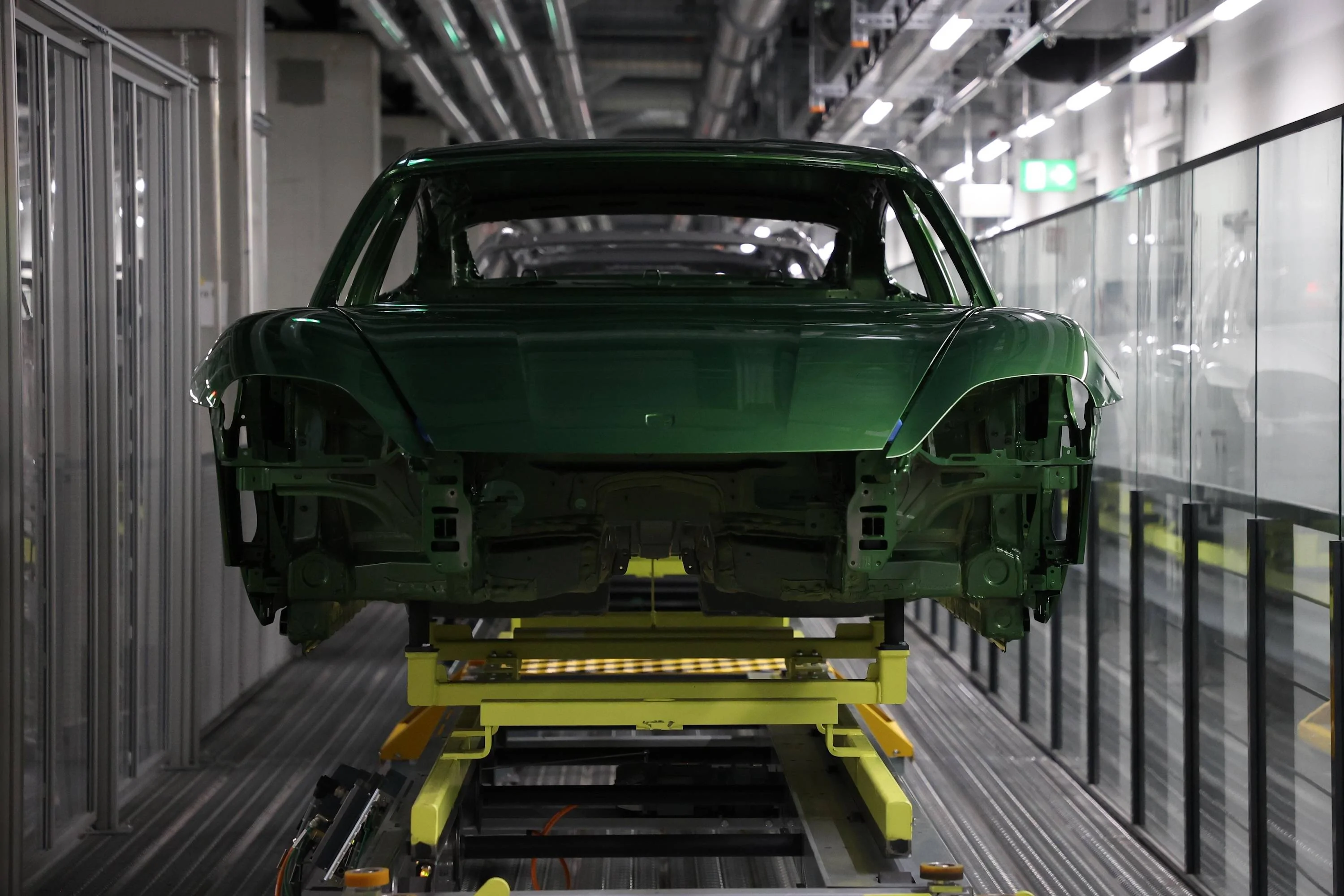 Porsche Taycan MAMBA GREEN Taycan Club 63dd2a5847ac6d657e6b9291
