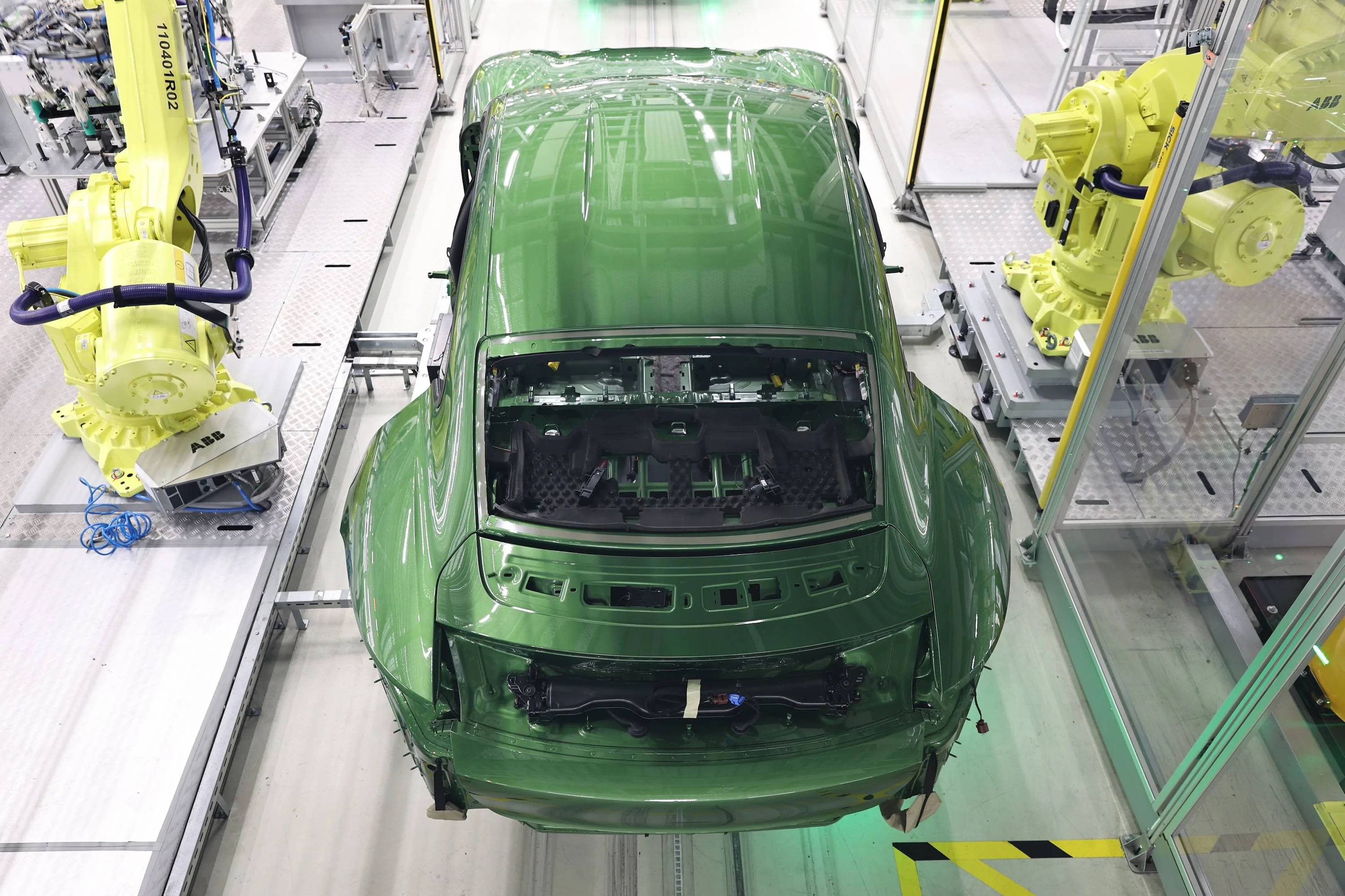 Porsche Taycan MAMBA GREEN Taycan Club 63dd631b47ac6d657e6b94a7