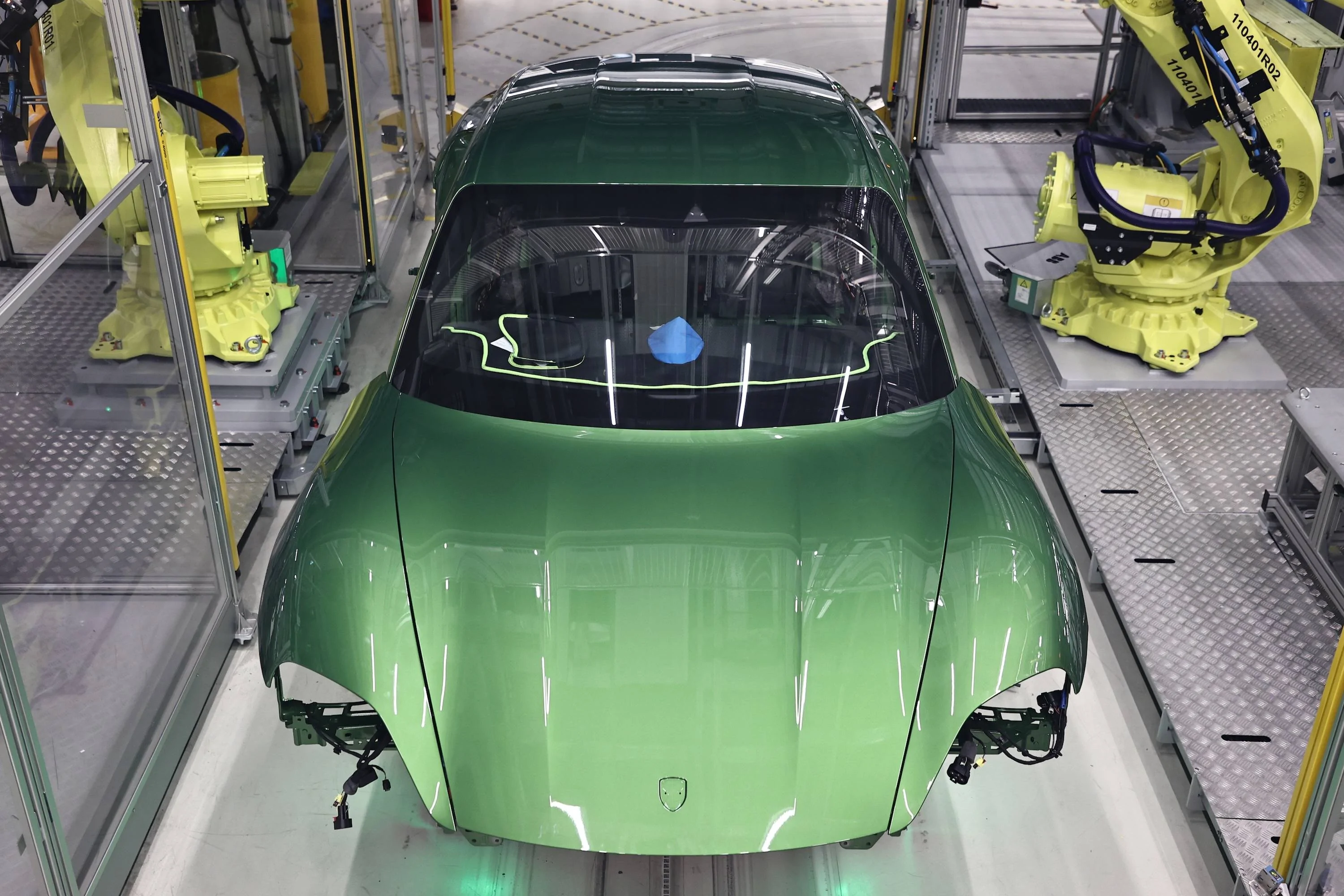 Porsche Taycan MAMBA GREEN Taycan Club 63dd635847ac6d657e6b94a