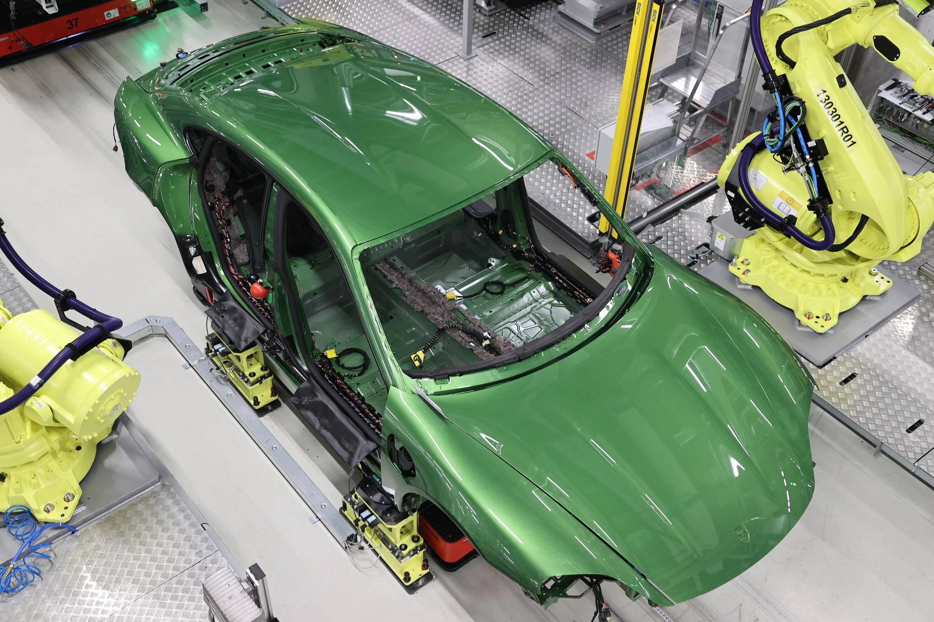 Porsche Taycan MAMBA GREEN Taycan Club Taycan
