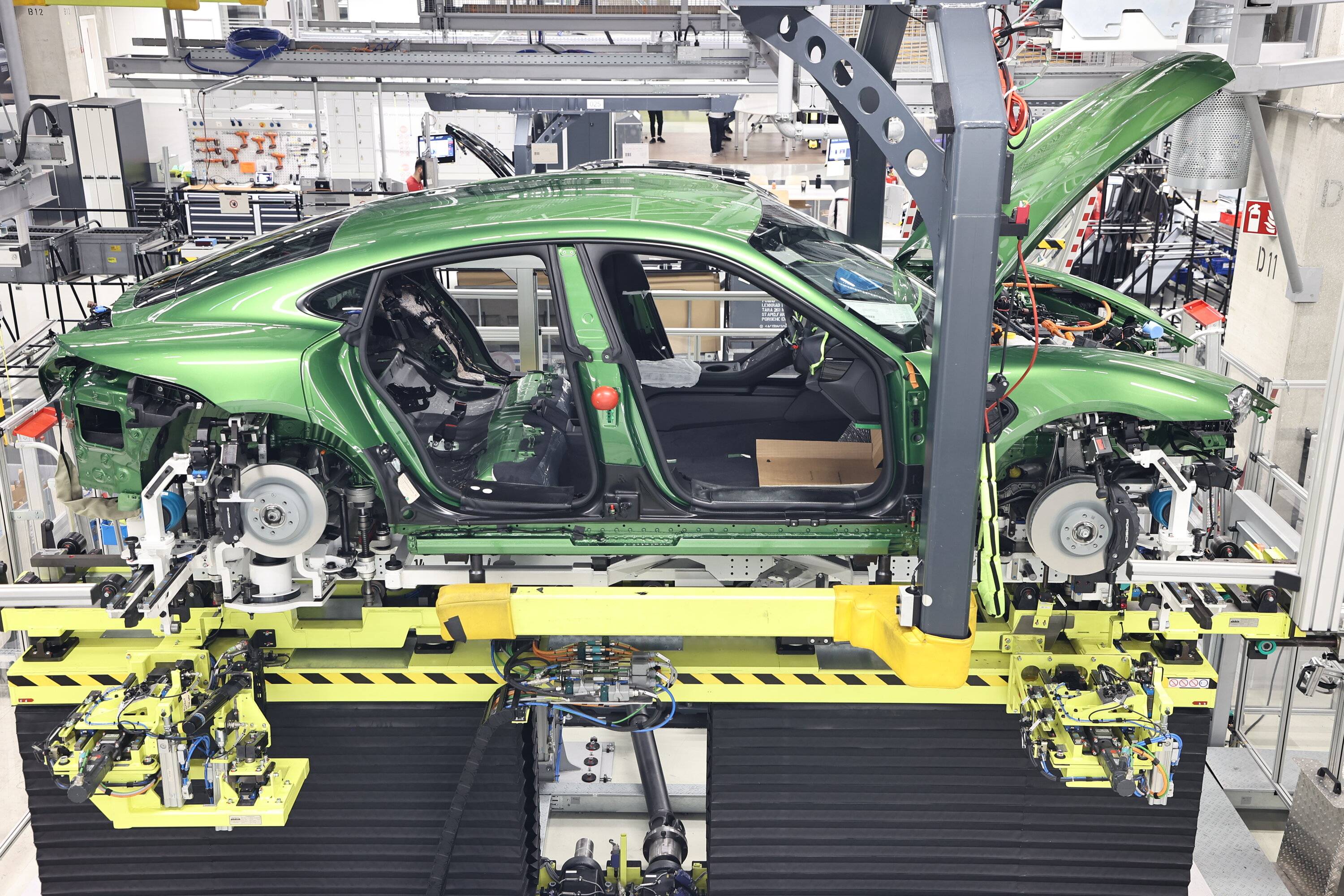 Porsche Taycan MAMBA GREEN Taycan Club Taycan 4