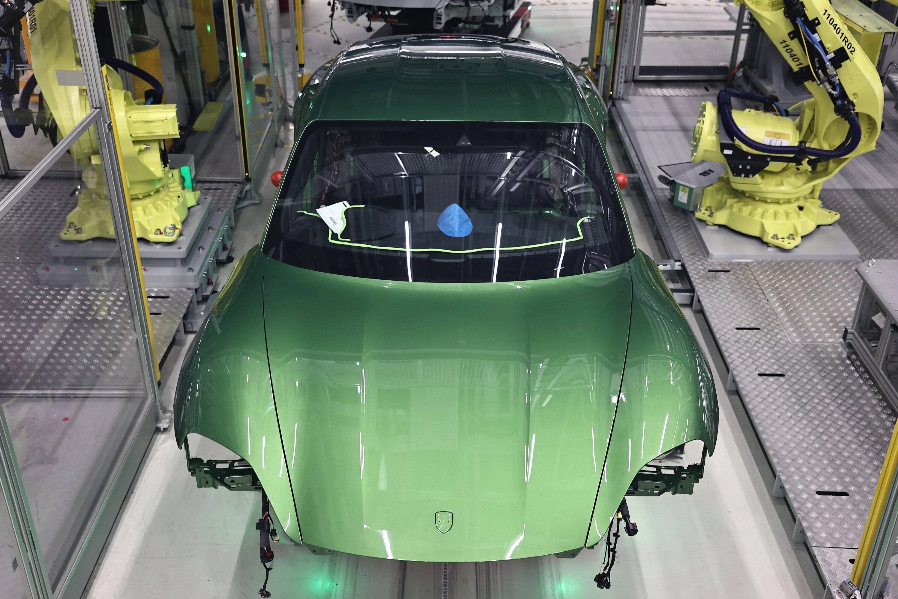 Porsche Taycan MAMBA GREEN Taycan Club Taycan 3