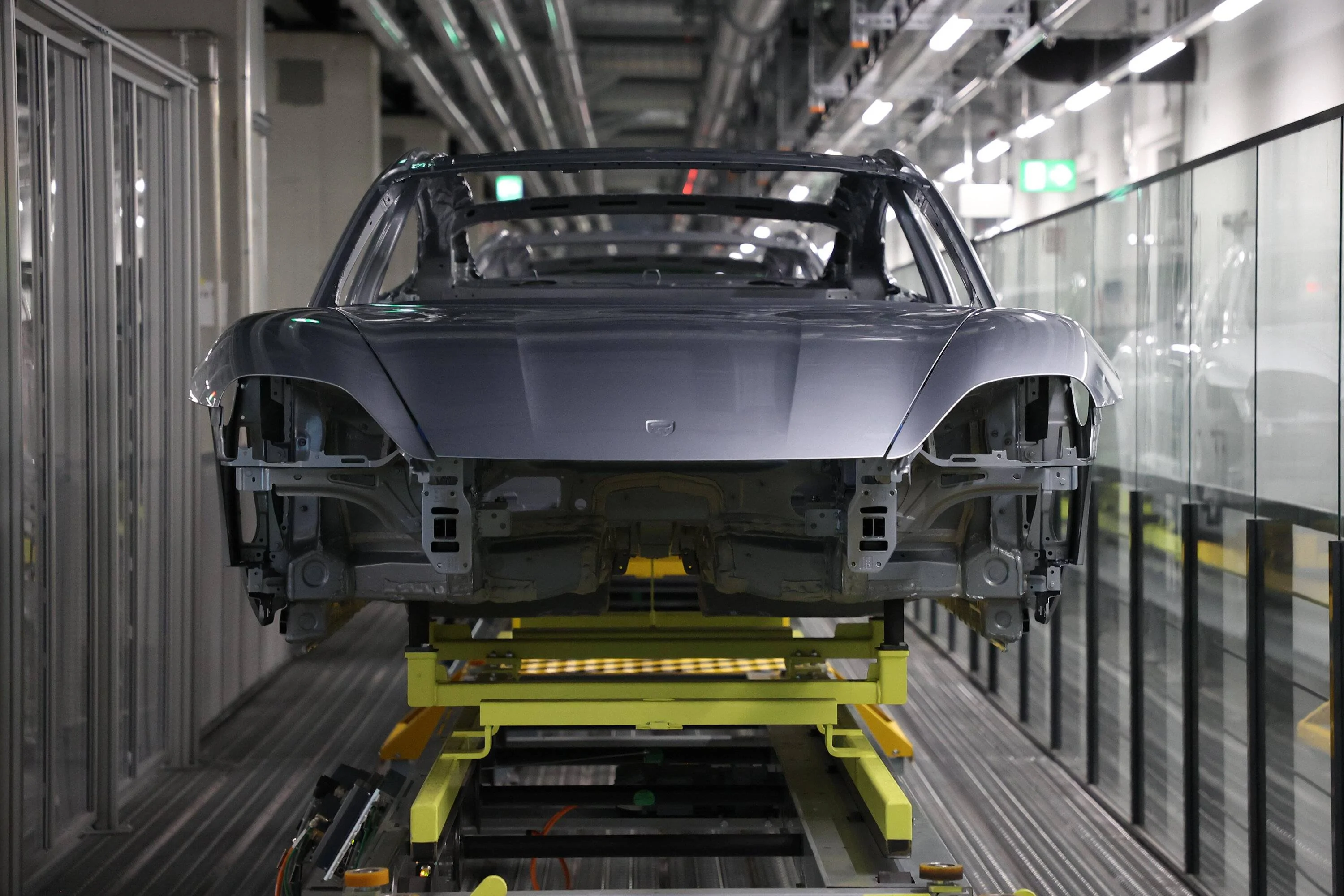 Porsche Taycan New Track Your Dream on MyPorsche Taycan_Turbo_Taycan_assembly_painted_car_body
