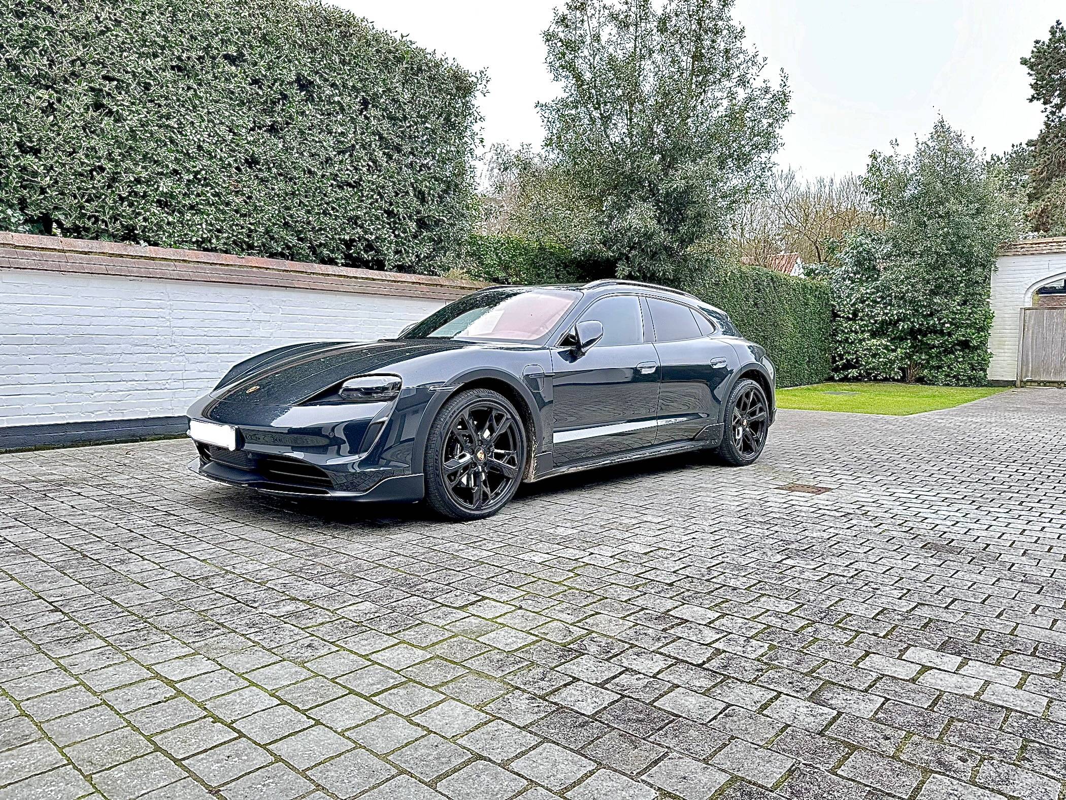 Porsche Taycan VOLCANO GREY Taycan Club 69C1F4C5-9A8F-423F-86F2-A5518F8FE292