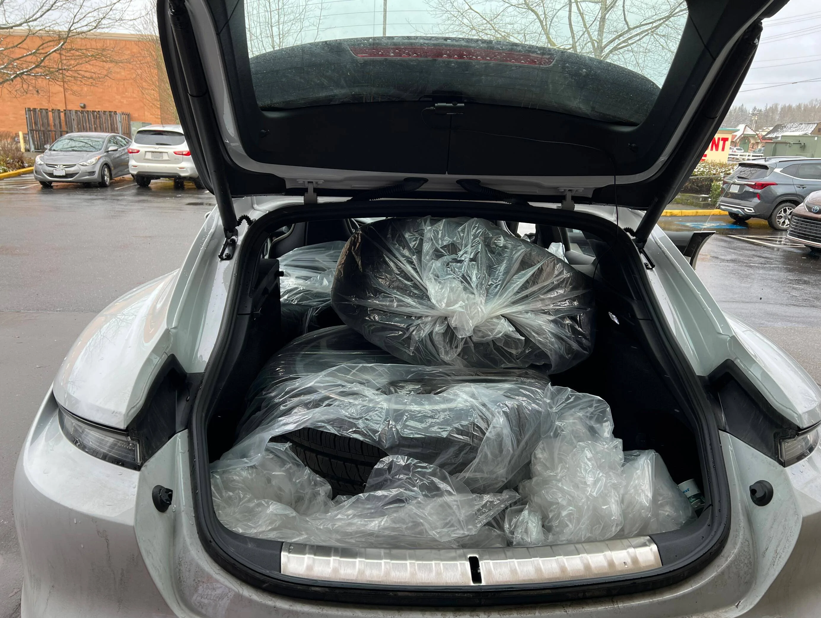 Porsche Taycan Does the winter wheel/tire set fit inside the car? 1677110151470