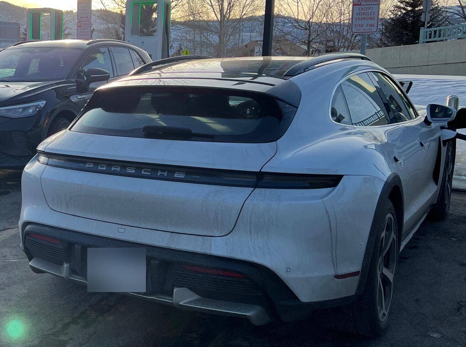 Porsche Taycan Passenger side mirror not lowering with reverse selected. 1677273468933