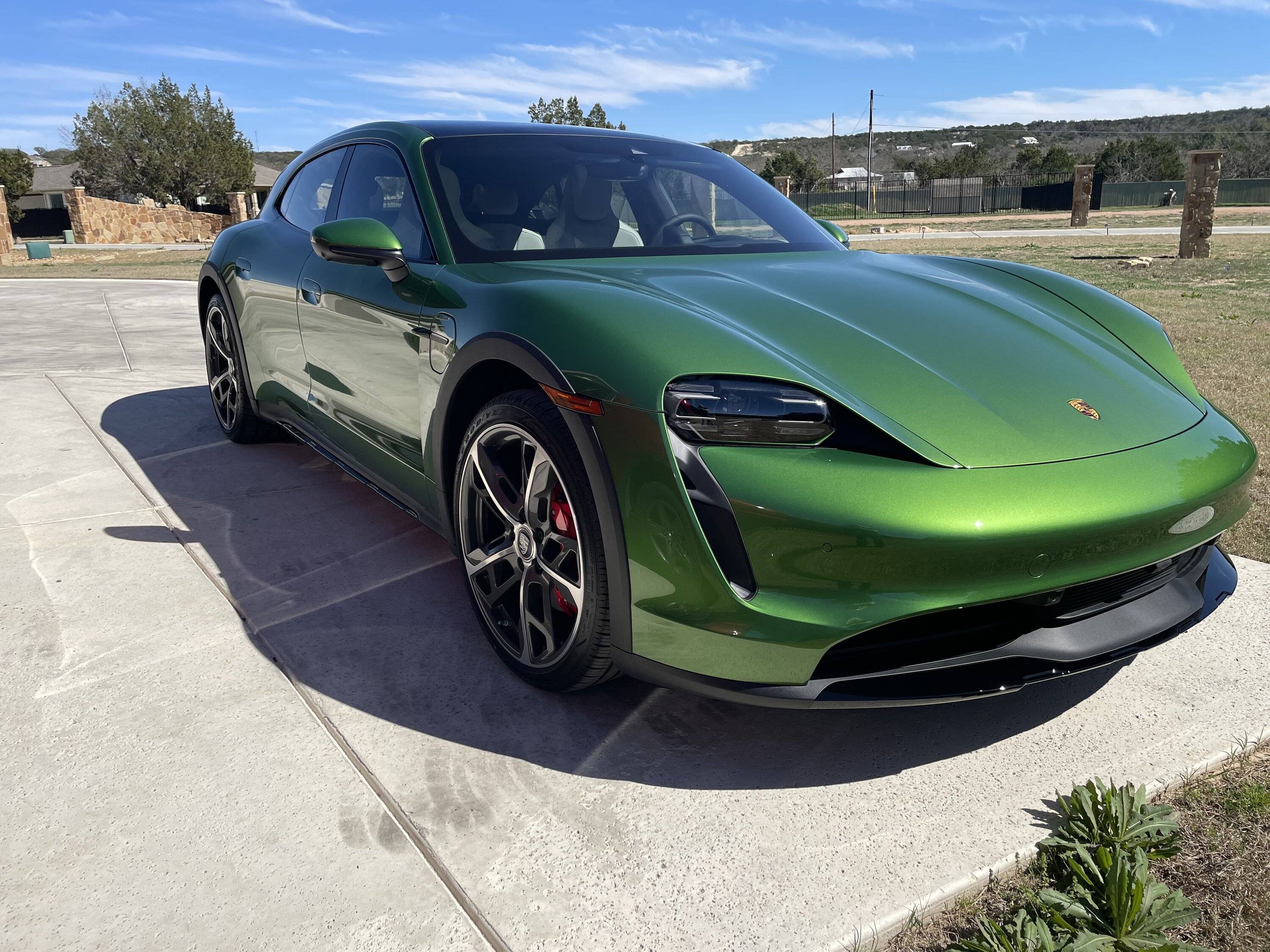 Porsche Taycan MAMBA GREEN Taycan Club F61BEDAD-C7AD-4892-87F9-5F55EA8770DC