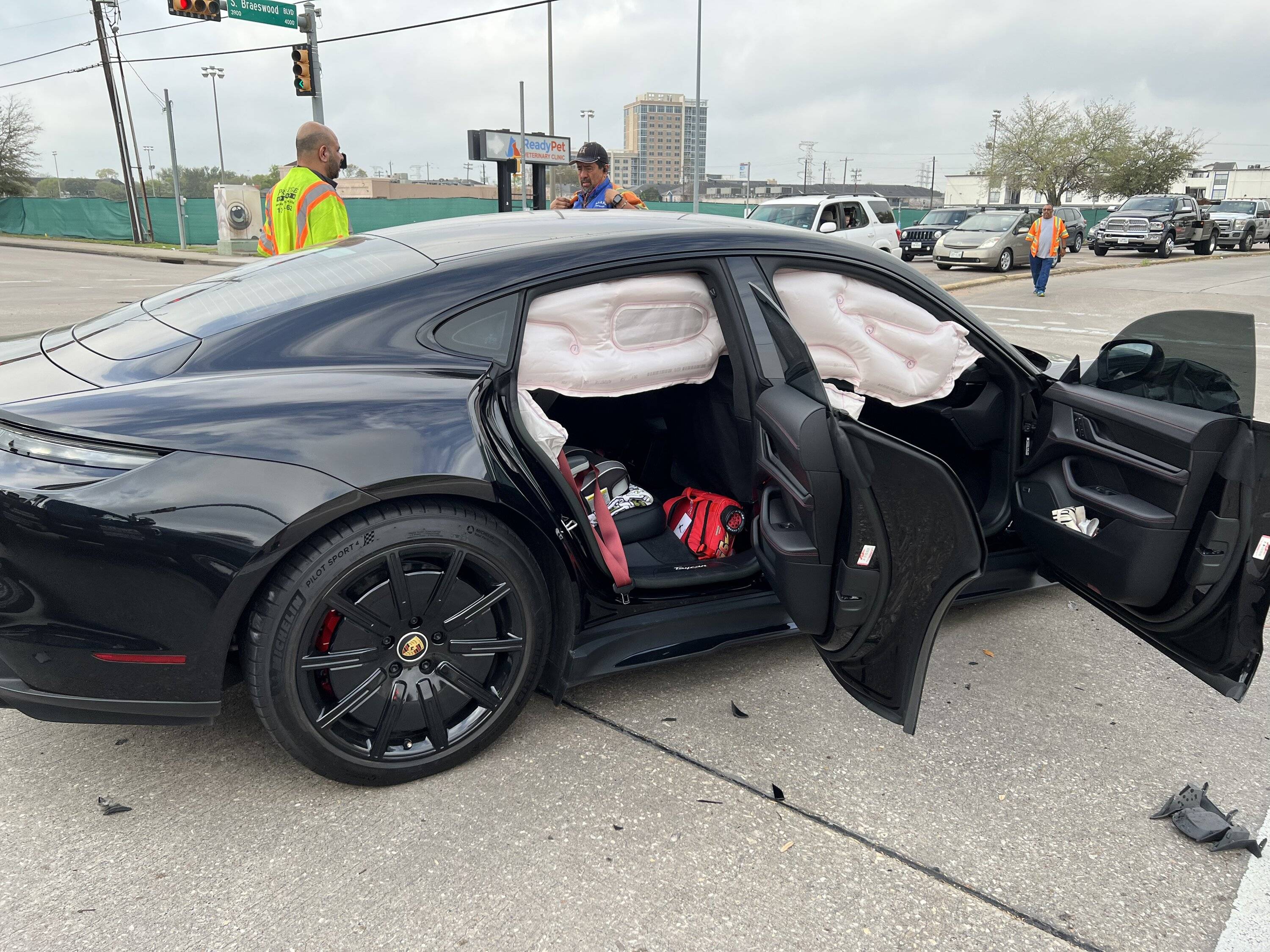 Porsche Taycan Taycan Turbo Accident - Damage Opinion 6DD88EF1-E403-4735-8B20-76AF14B333FF
