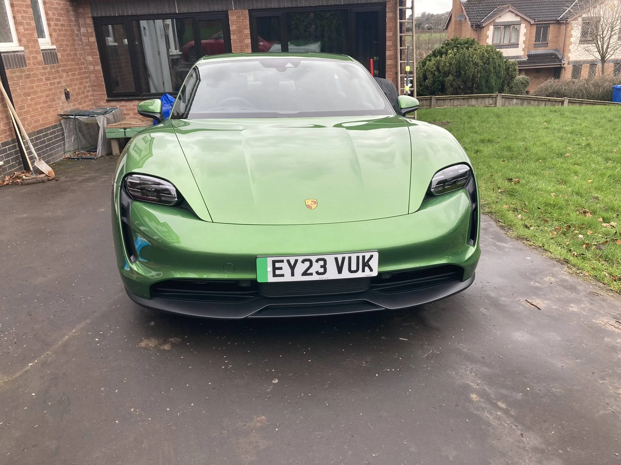 Porsche Taycan MAMBA GREEN Taycan Club 75984CD4-F21E-4ADE-B90C-CB071F333E17