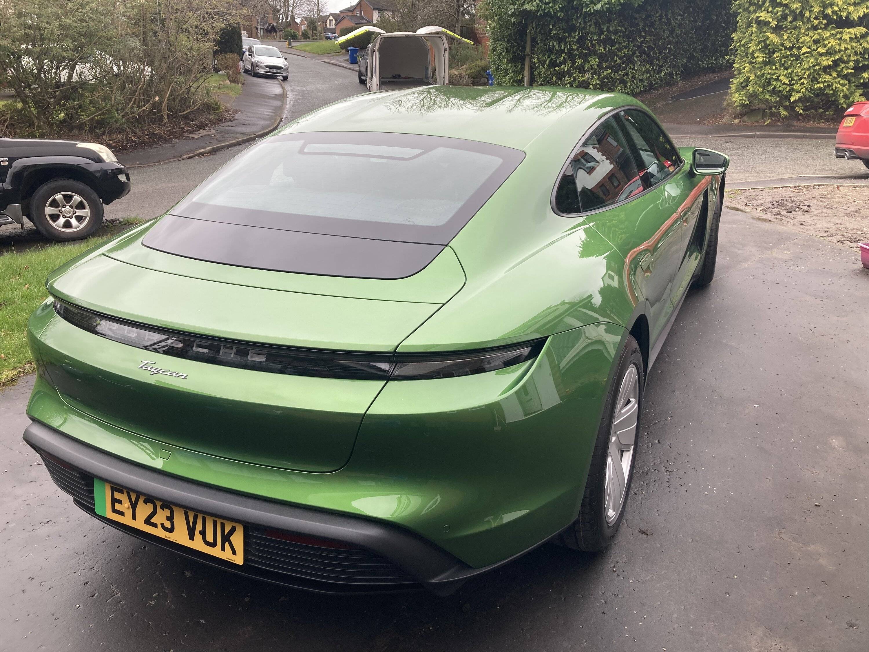 Porsche Taycan MAMBA GREEN Taycan Club F9EB2BD1-EC83-4284-A7F9-750E63F7E13C