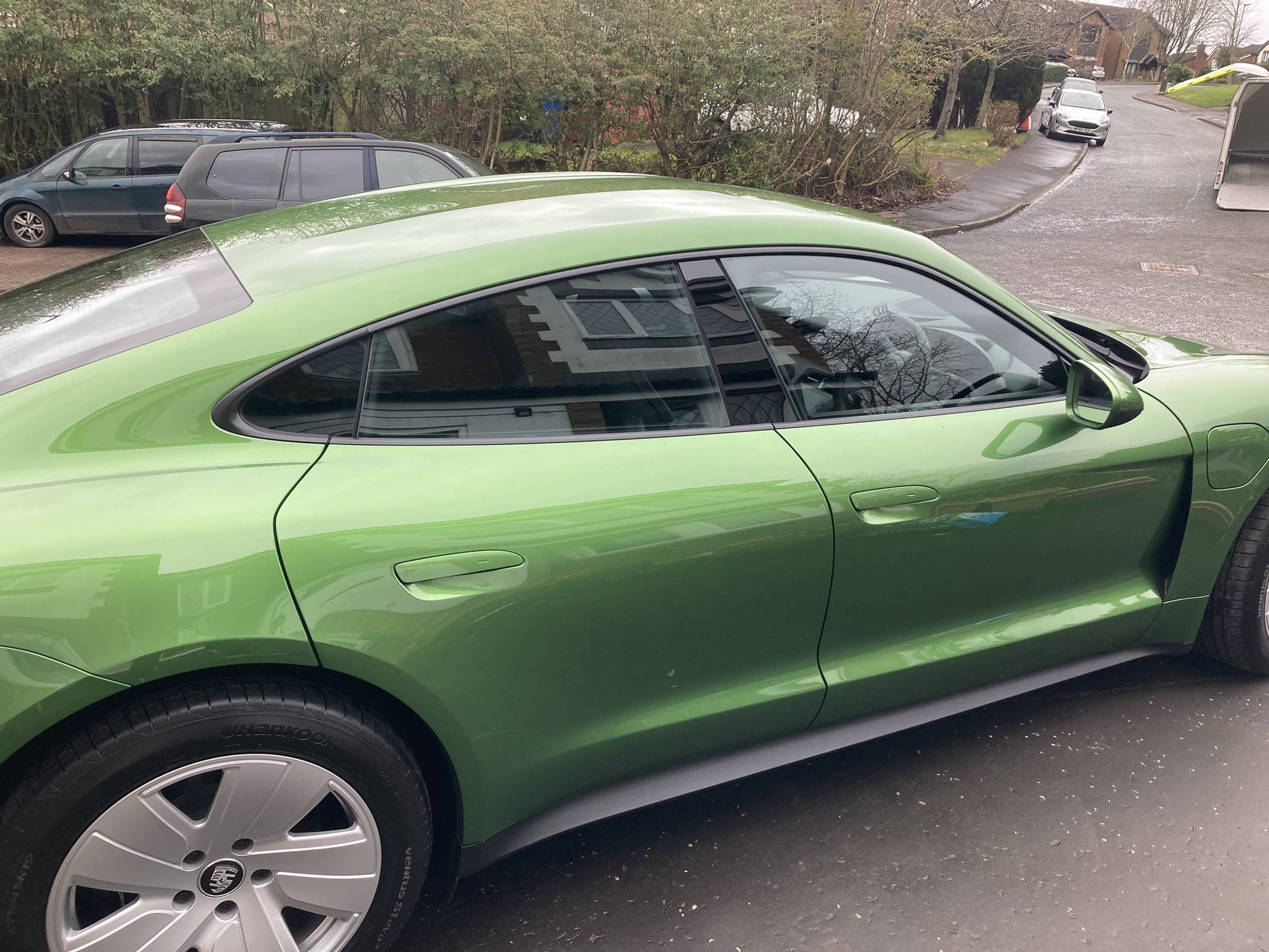 Porsche Taycan MAMBA GREEN Taycan Club 3DC8629B-9FFA-482E-A71C-1E95E3816673