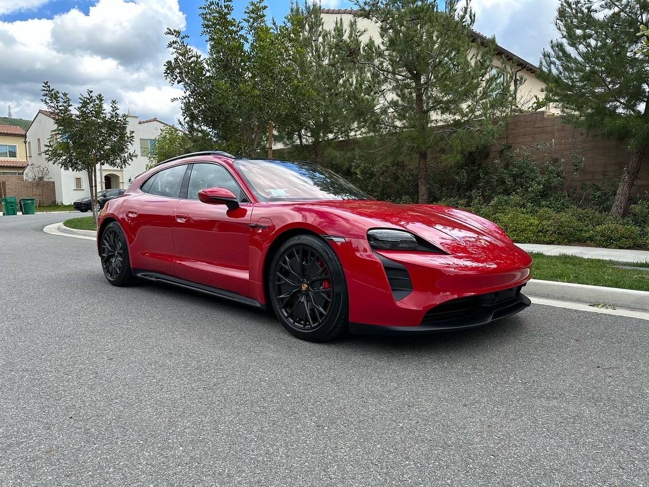 Porsche Taycan CARMINE RED Taycan Club F93EBA36-3BC6-4C34-9306-6BDD209FC301.JPG