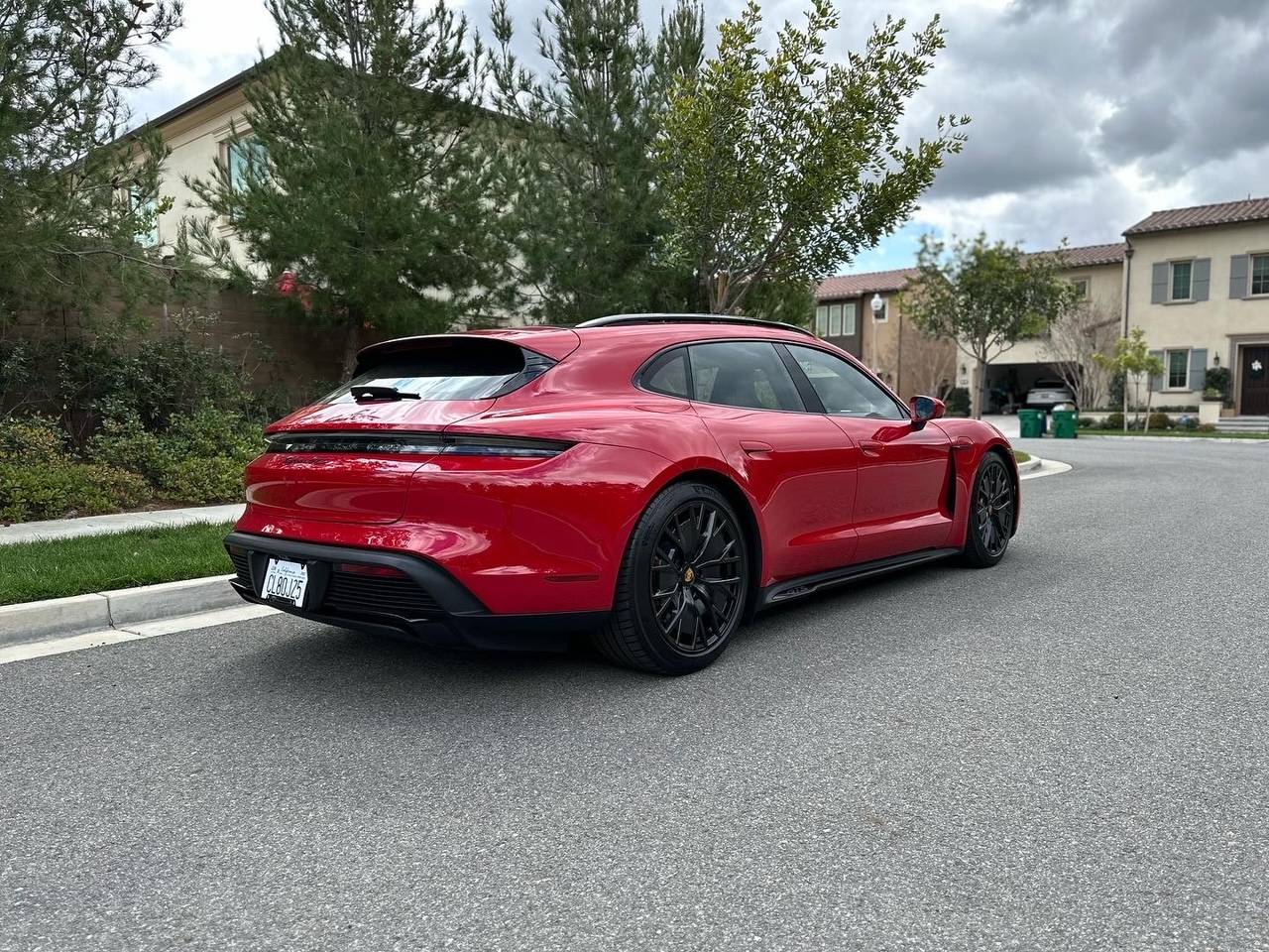 Porsche Taycan CARMINE RED Taycan Club CF19B383-246F-4C6D-A26A-95B7CBB7E1E9.JPG