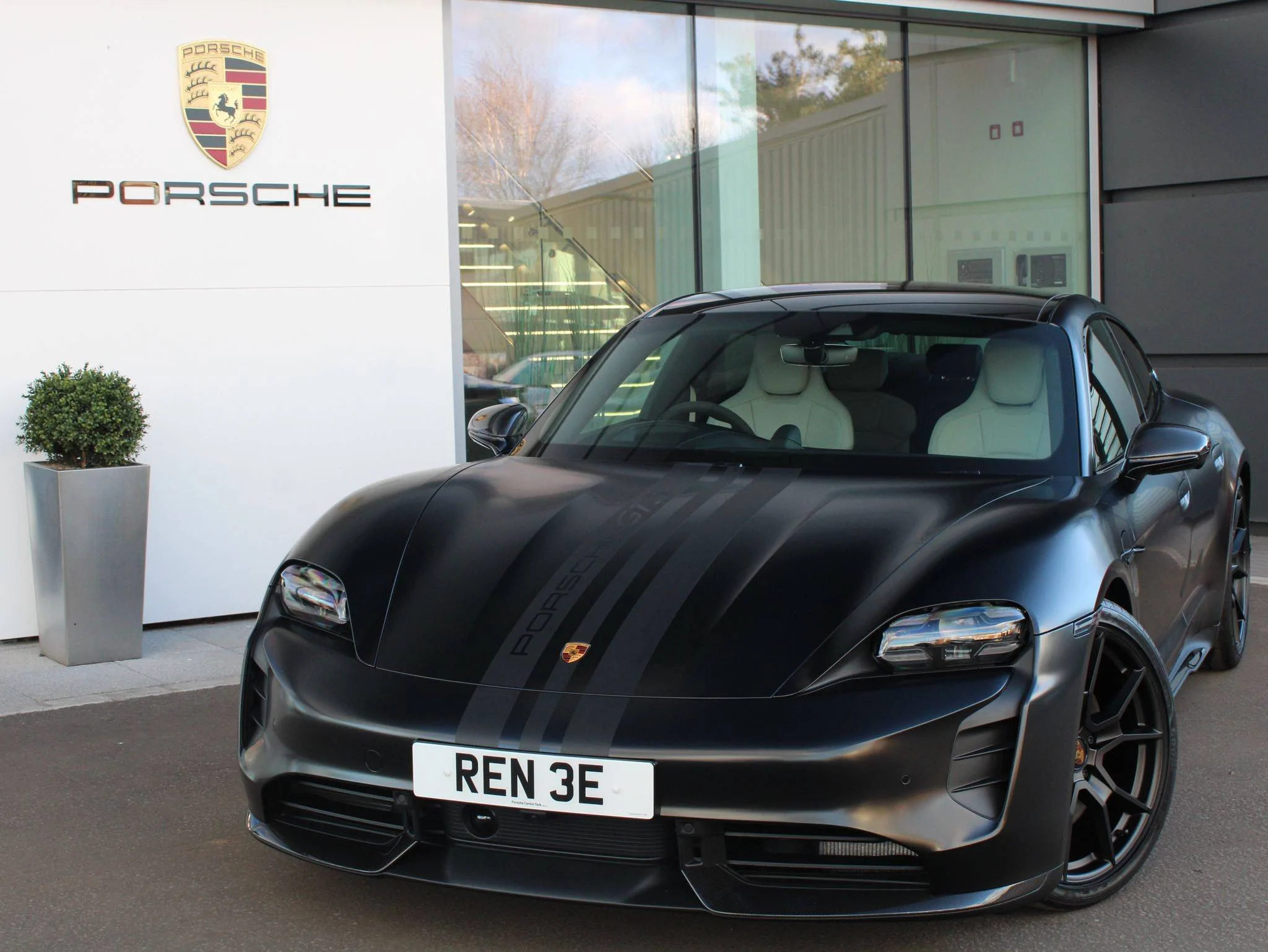 Porsche Taycan BLACK / JET BLACK Taycan Club WhatsApp Image 2023-03-08 at 13.47.15 (1)