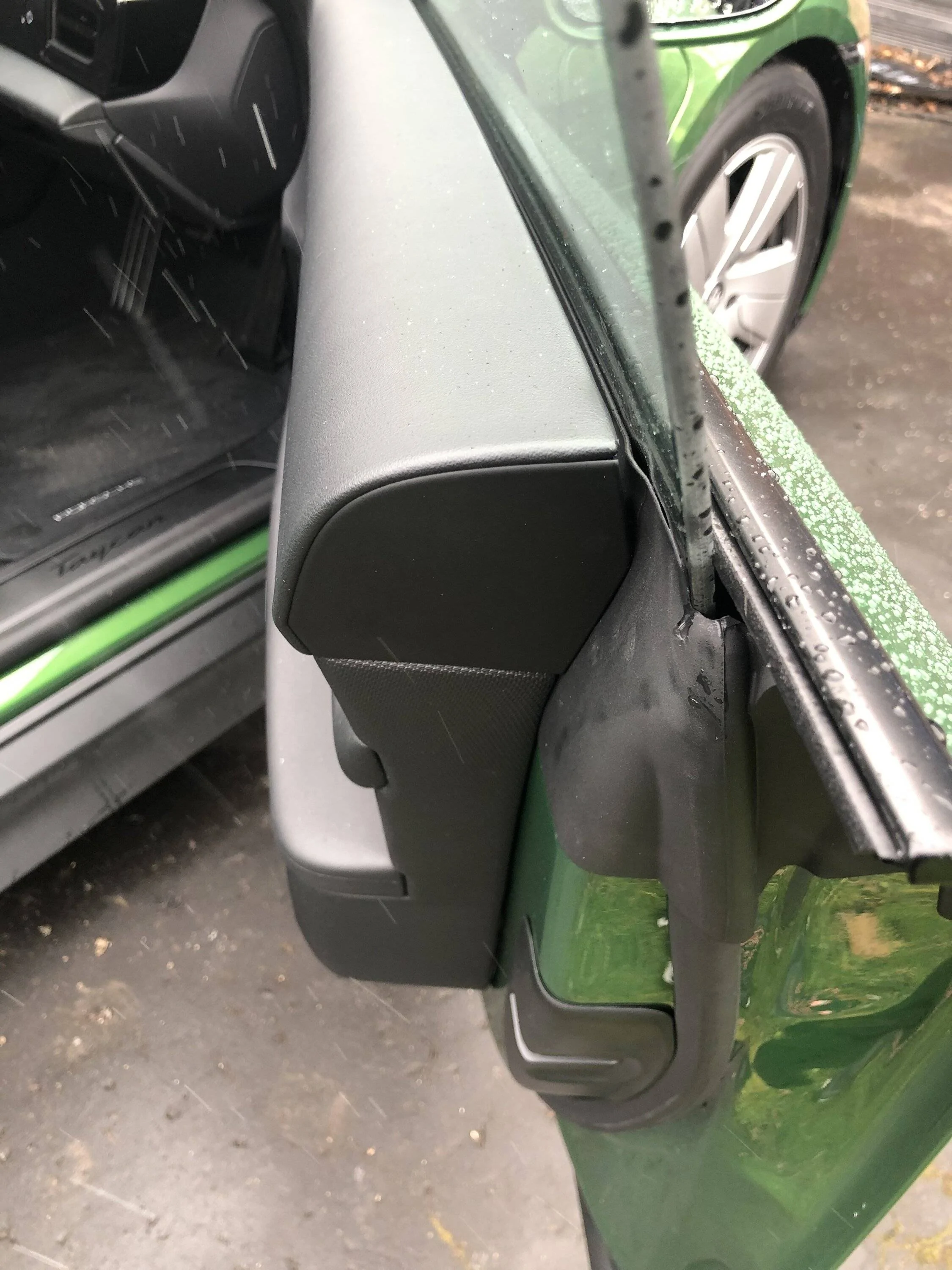 Porsche Taycan Poor build quality- door panels DFBBD243-1C5D-43A5-B229-AA881DD1790B