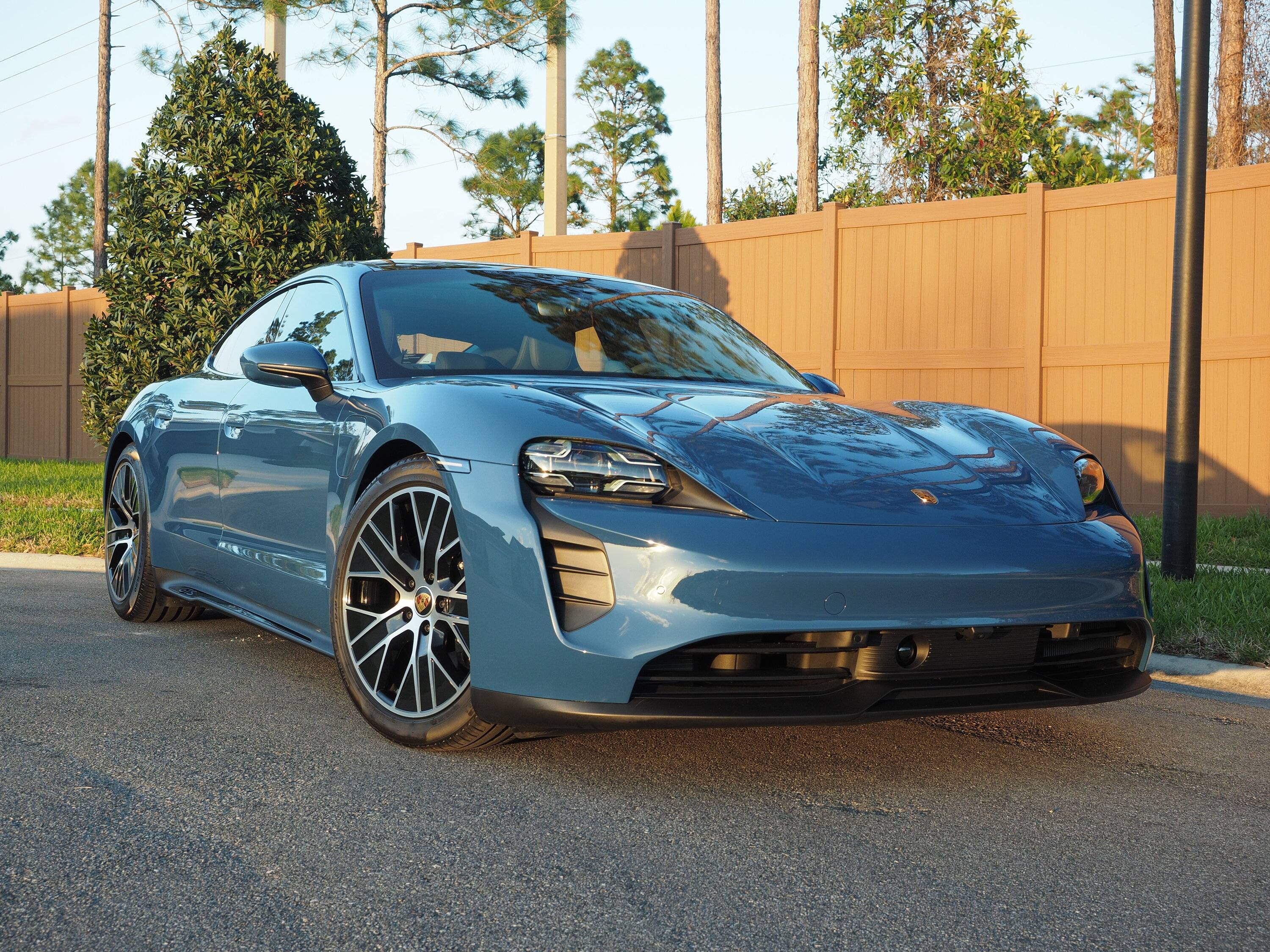 Porsche Taycan NEPTUNE BLUE Taycan Club P2270022.JPG