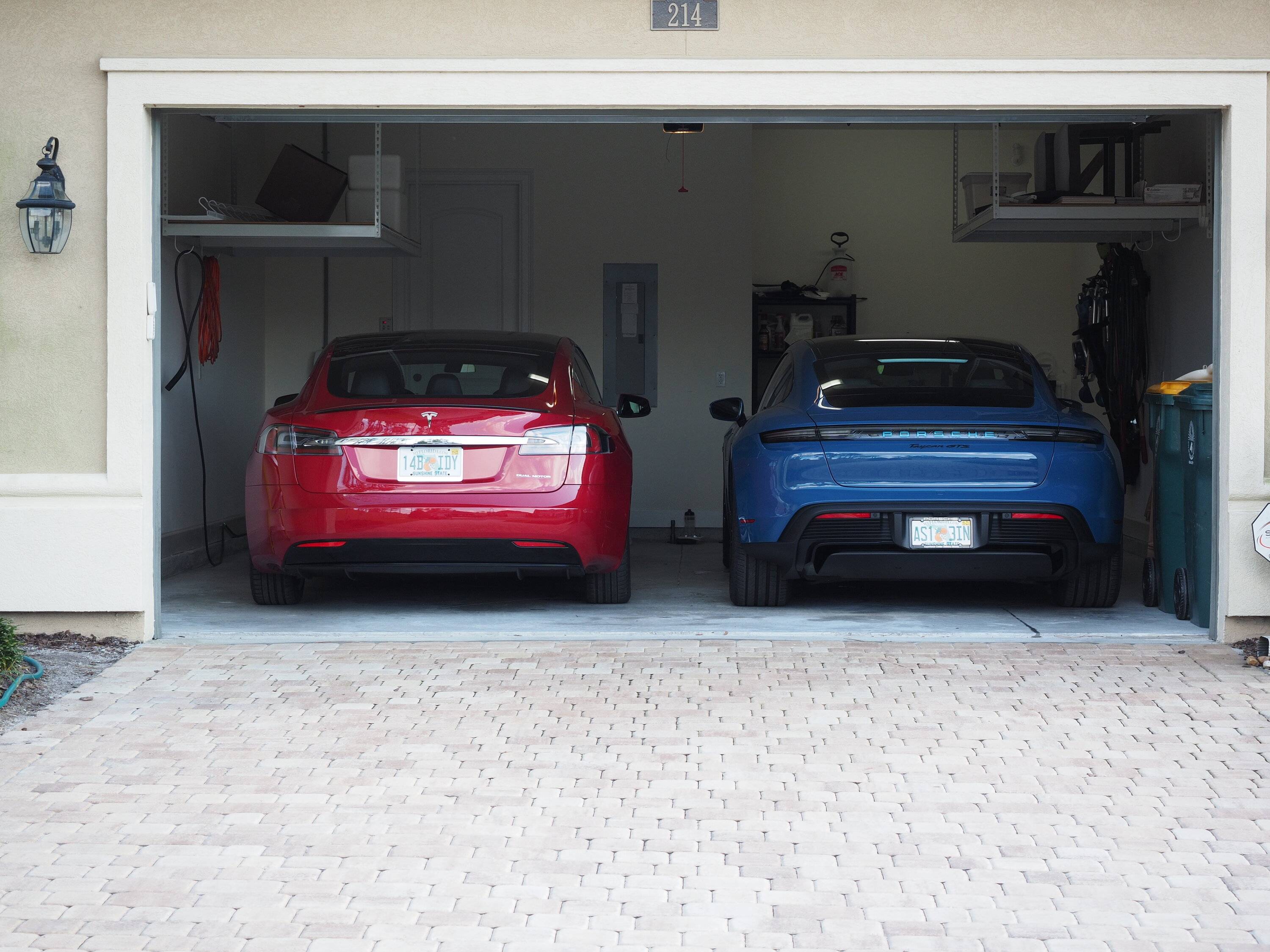 Porsche Taycan NEPTUNE BLUE Taycan Club P2260003.JPG
