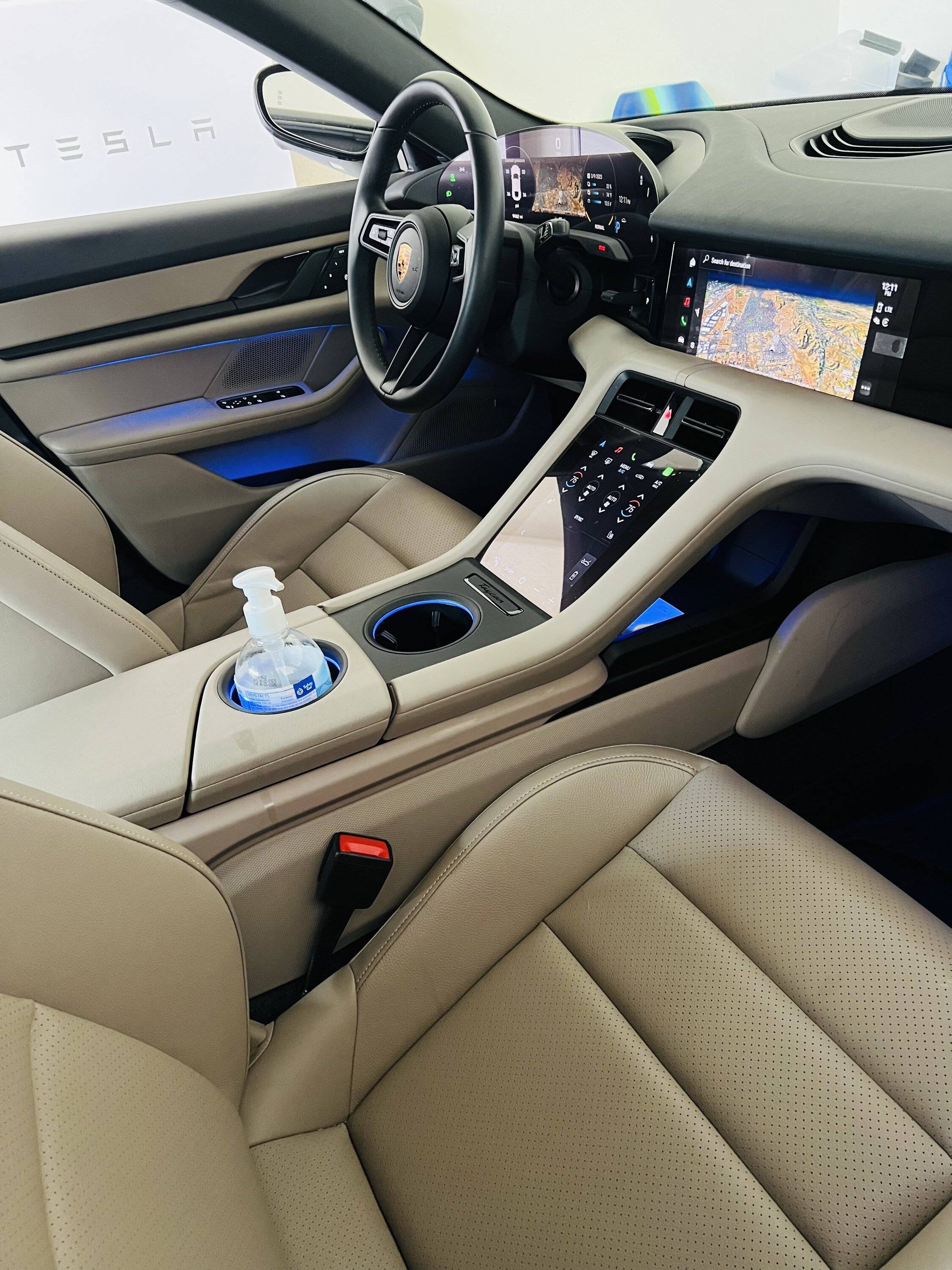 Porsche Taycan Beautiful Inside and Out DC6F440B-1803-432A-91F1-745EDABF4736
