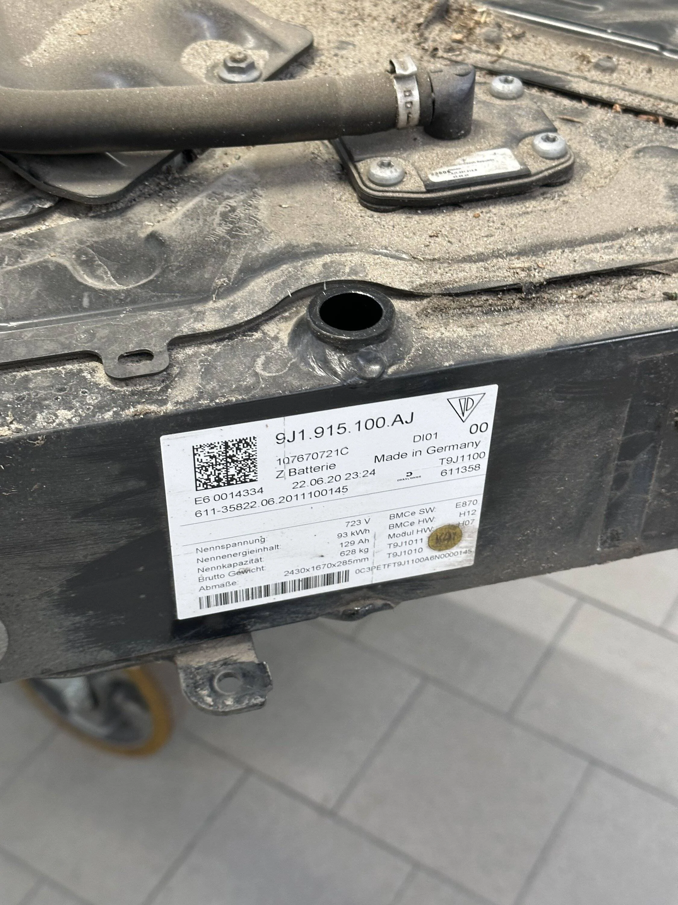 Porsche Taycan All Taycan deliveries being held at port due to needing new heaters 1C115A4C-95A1-4F62-9FA3-E30744BD8397