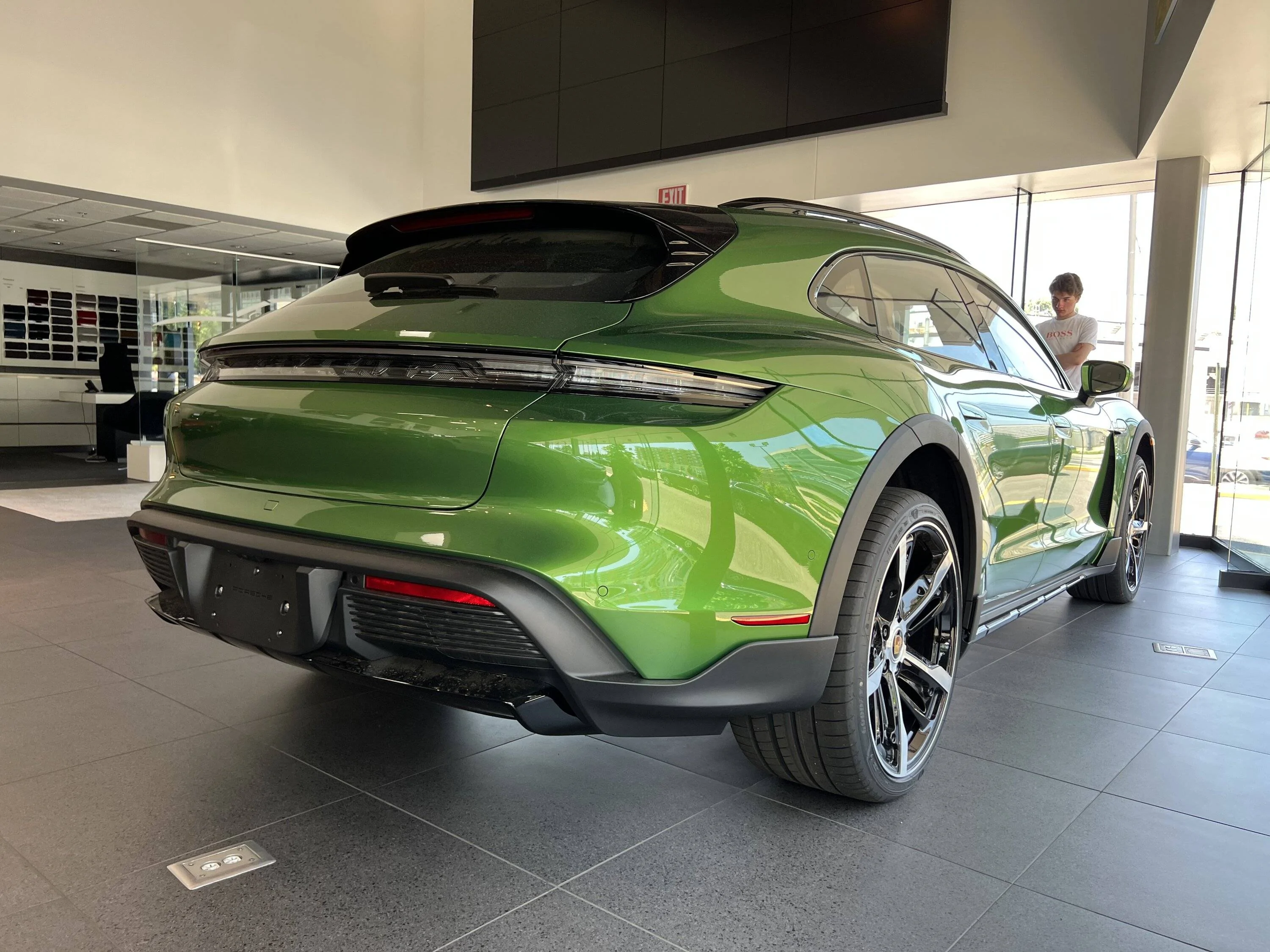 Porsche Taycan MAMBA GREEN Taycan Club IMG_4326