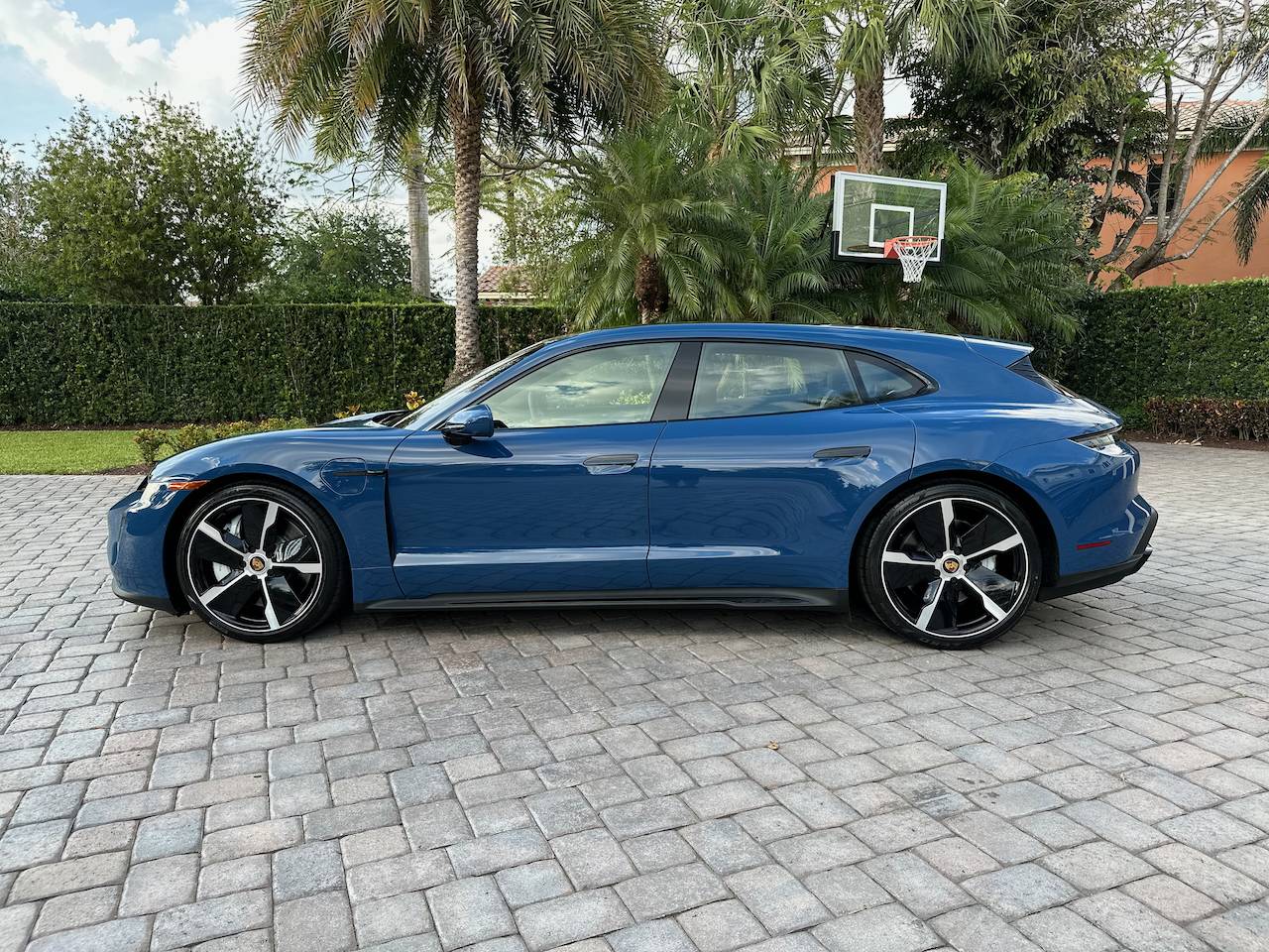 Porsche Taycan NEPTUNE BLUE Taycan Club IMG_0914