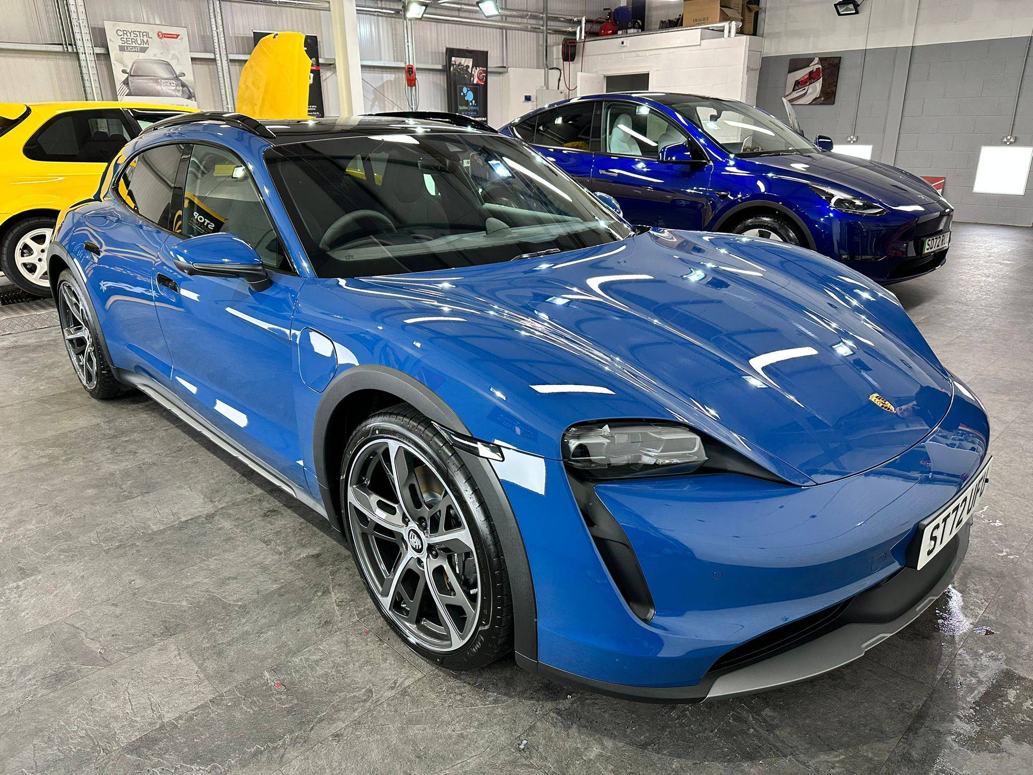 Porsche Taycan NEPTUNE BLUE Taycan Club EF6CFFD1-CEA3-461B-B949-FCA9C0E5A2F1