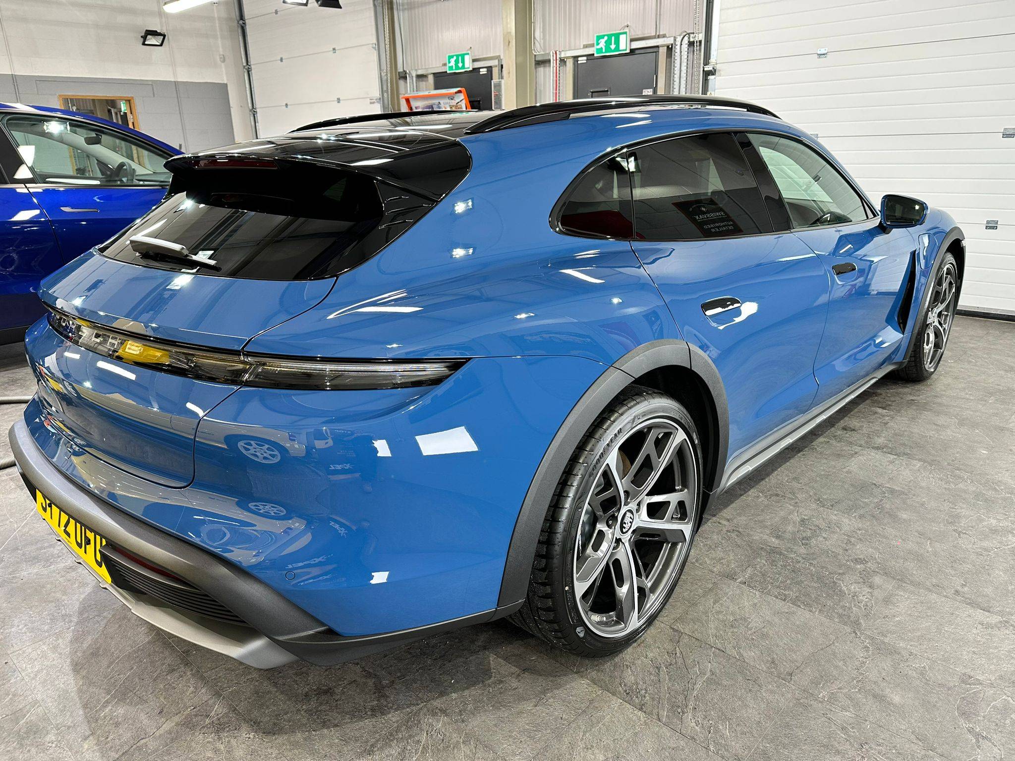 Porsche Taycan NEPTUNE BLUE Taycan Club C466EA2B-0E3F-4202-8B89-4F52C3495D1B