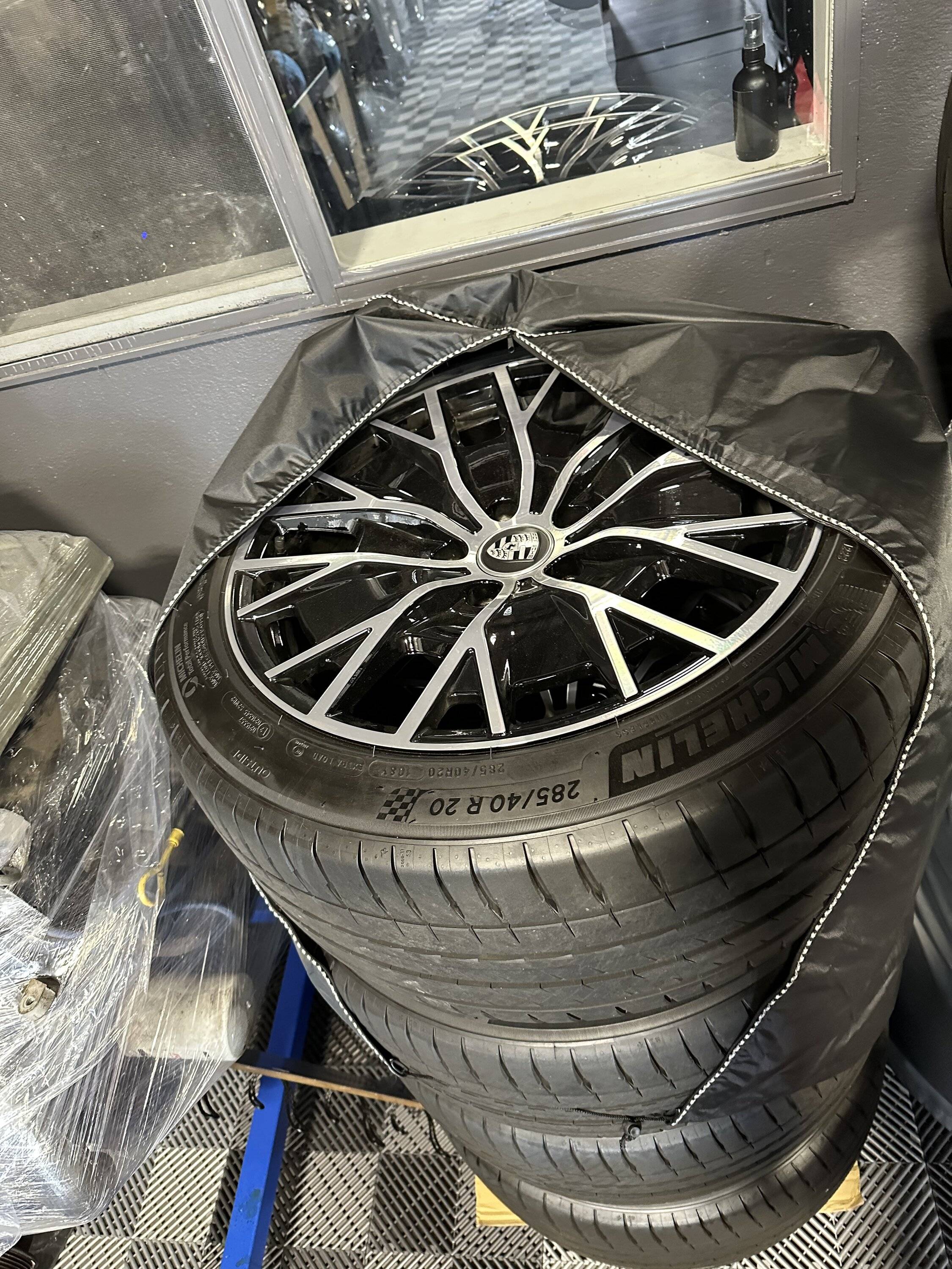 Porsche Taycan 2022 Taycan Aero Wheels/Tires 400CC940-B2EB-4938-83F5-A8CC256680B5