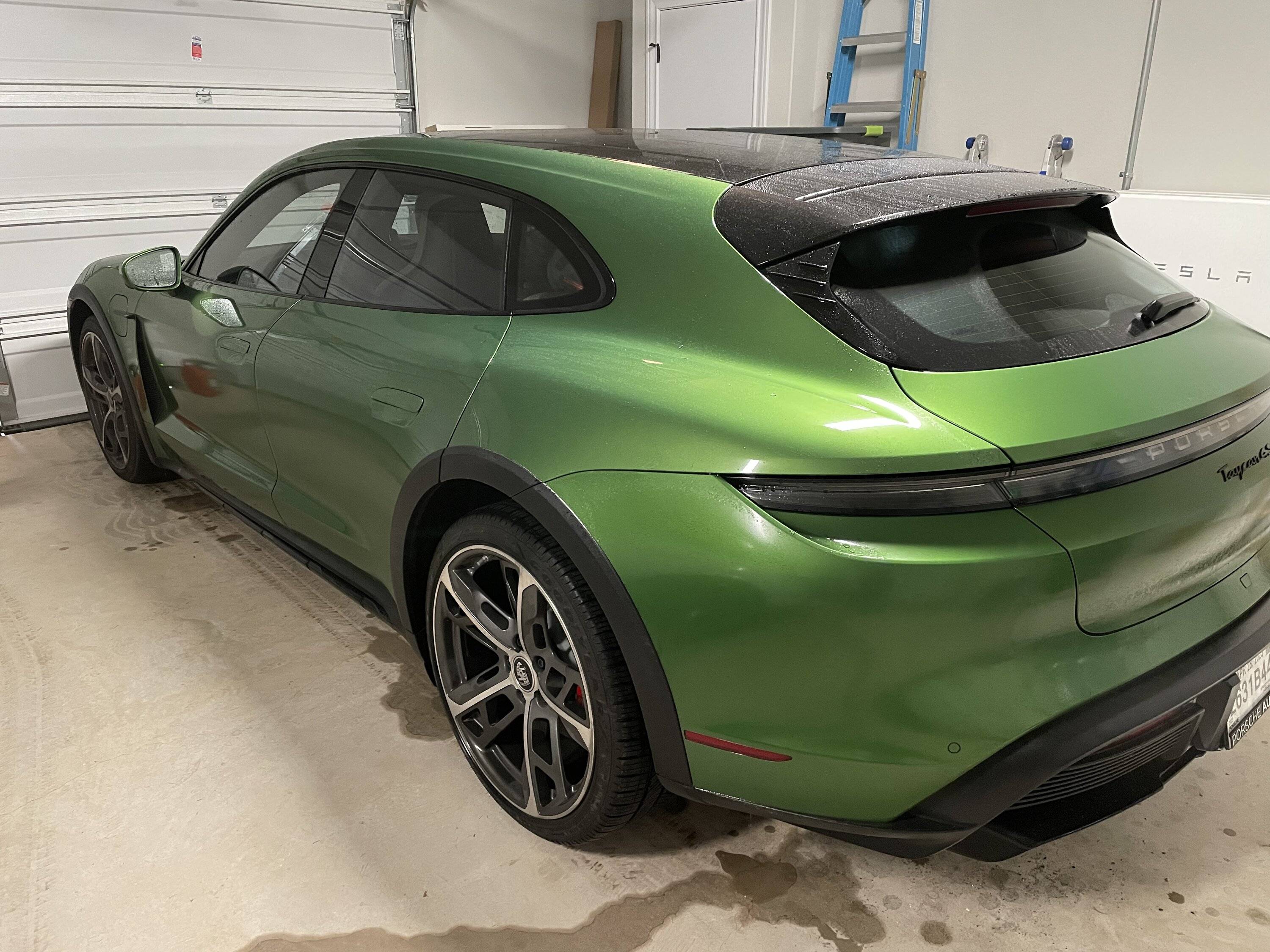 Porsche Taycan MAMBA GREEN Taycan Club D730B41C-4730-4329-8D12-7EACF5E4012E