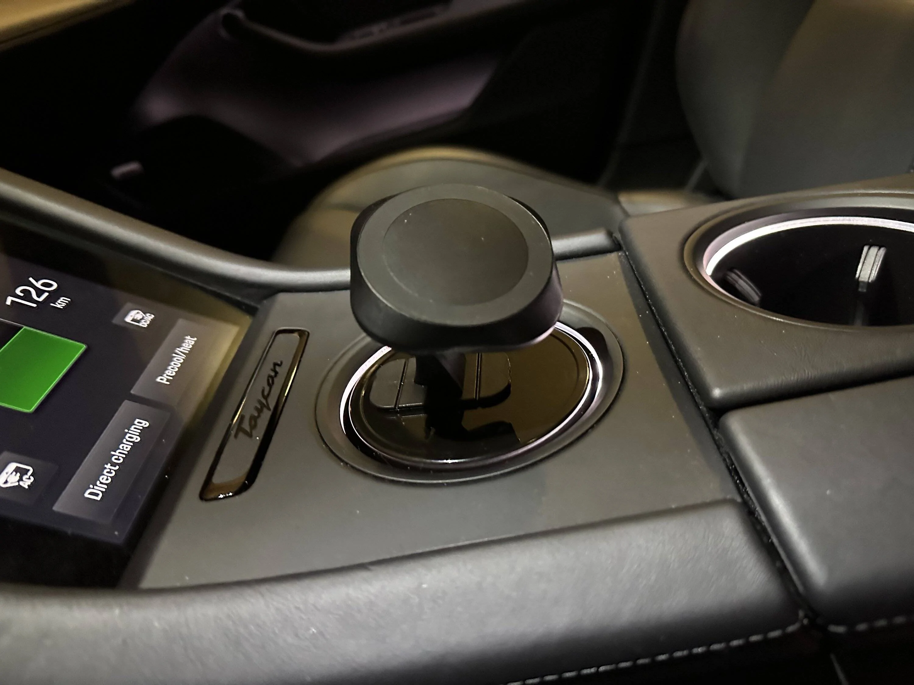 Porsche Taycan Phone holders for the Taycan - what are you using? 3AD36E7E-8300-499D-B61A-E677805E7265