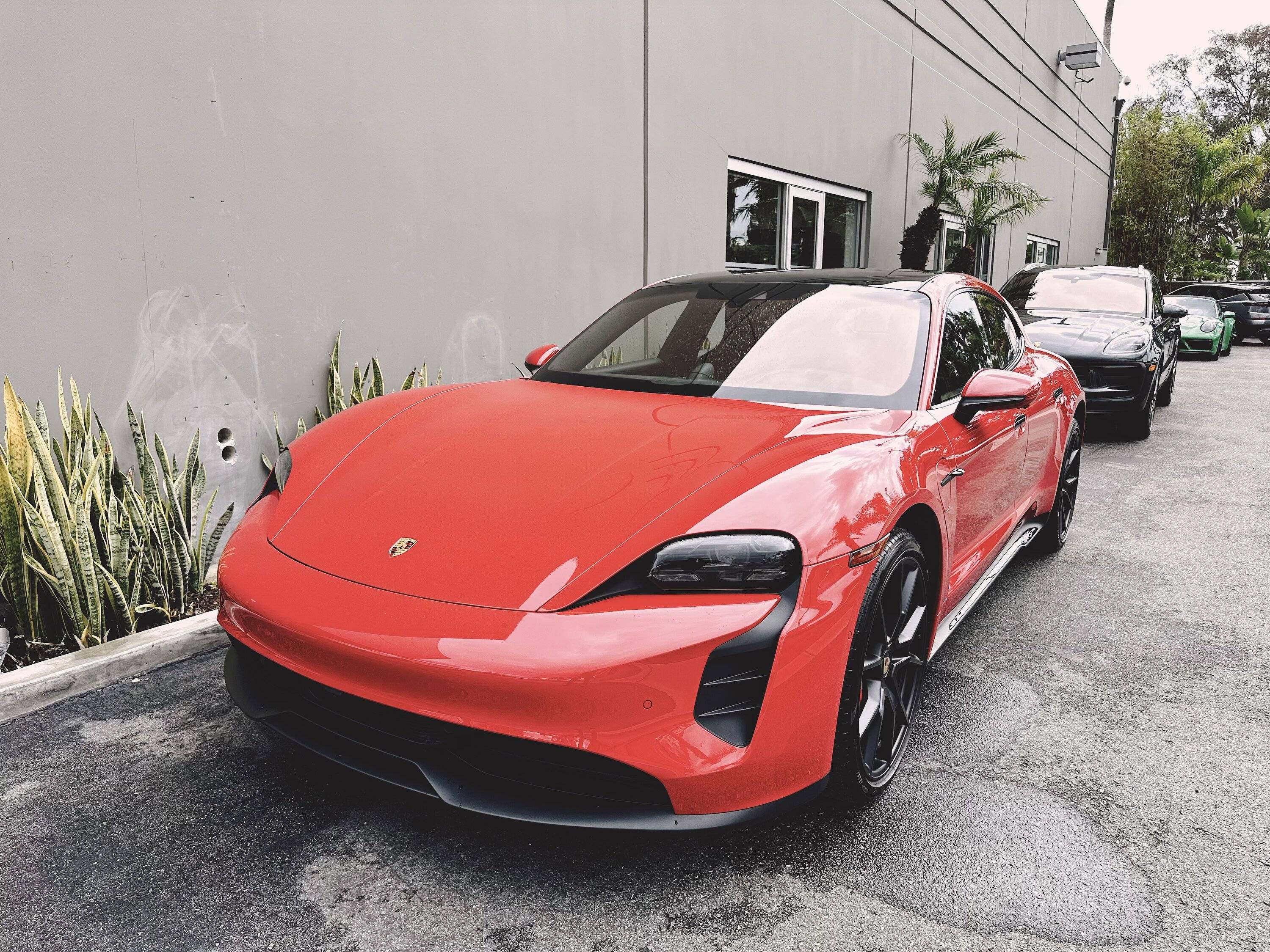 Porsche Taycan CARMINE RED Taycan Club D019BBAD-F434-4975-893A-F30D0159DBFB