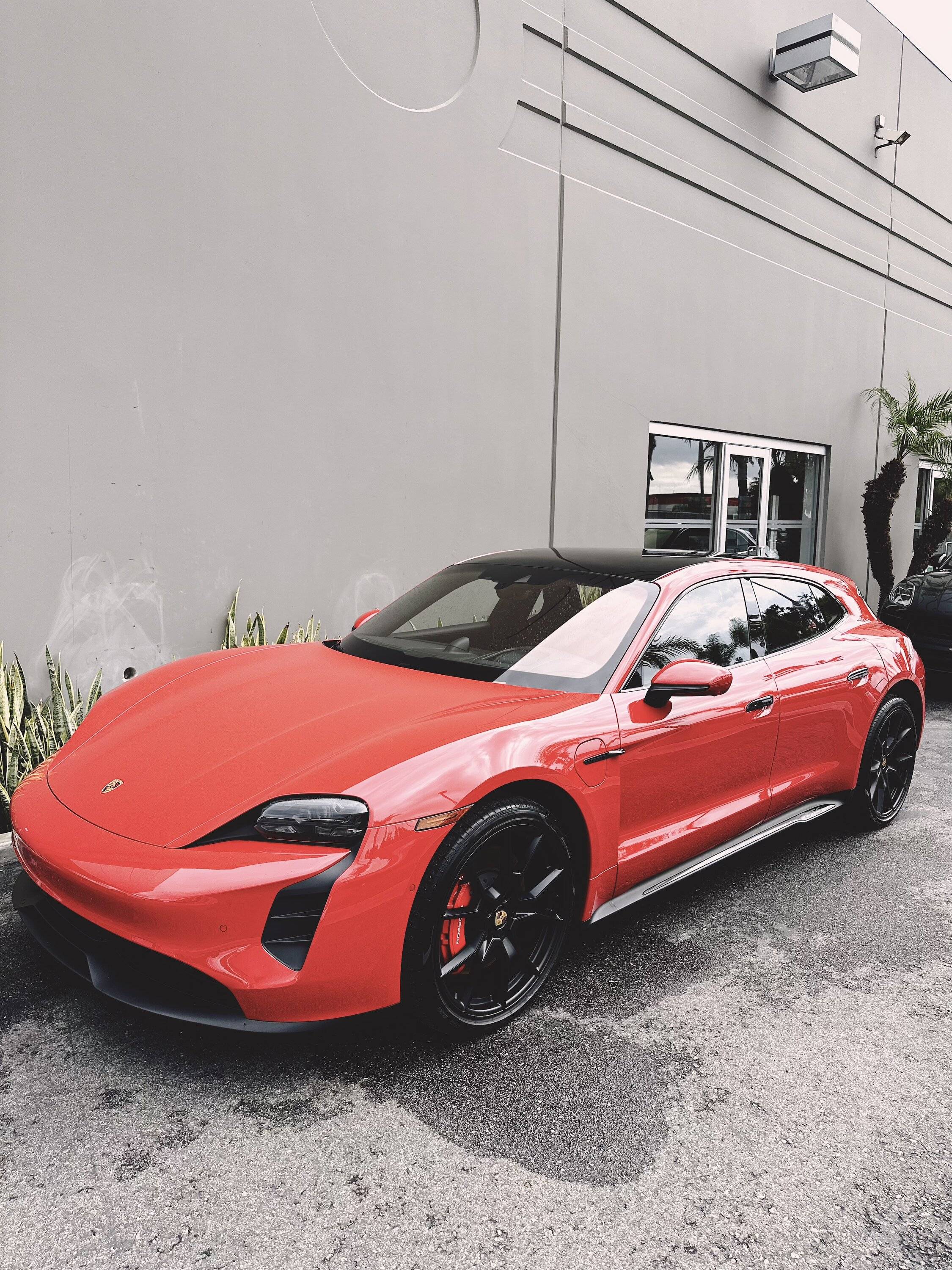 Porsche Taycan CARMINE RED Taycan Club DD04D647-54D2-4619-88B3-54206192BDE9