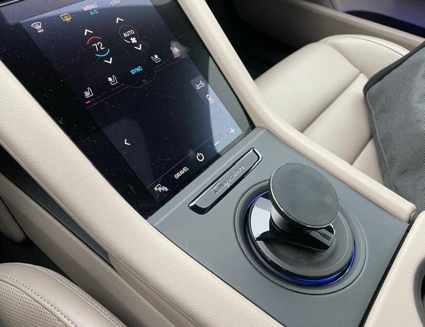 Porsche Taycan Phone holders for the Taycan - what are you using? 1679755512365