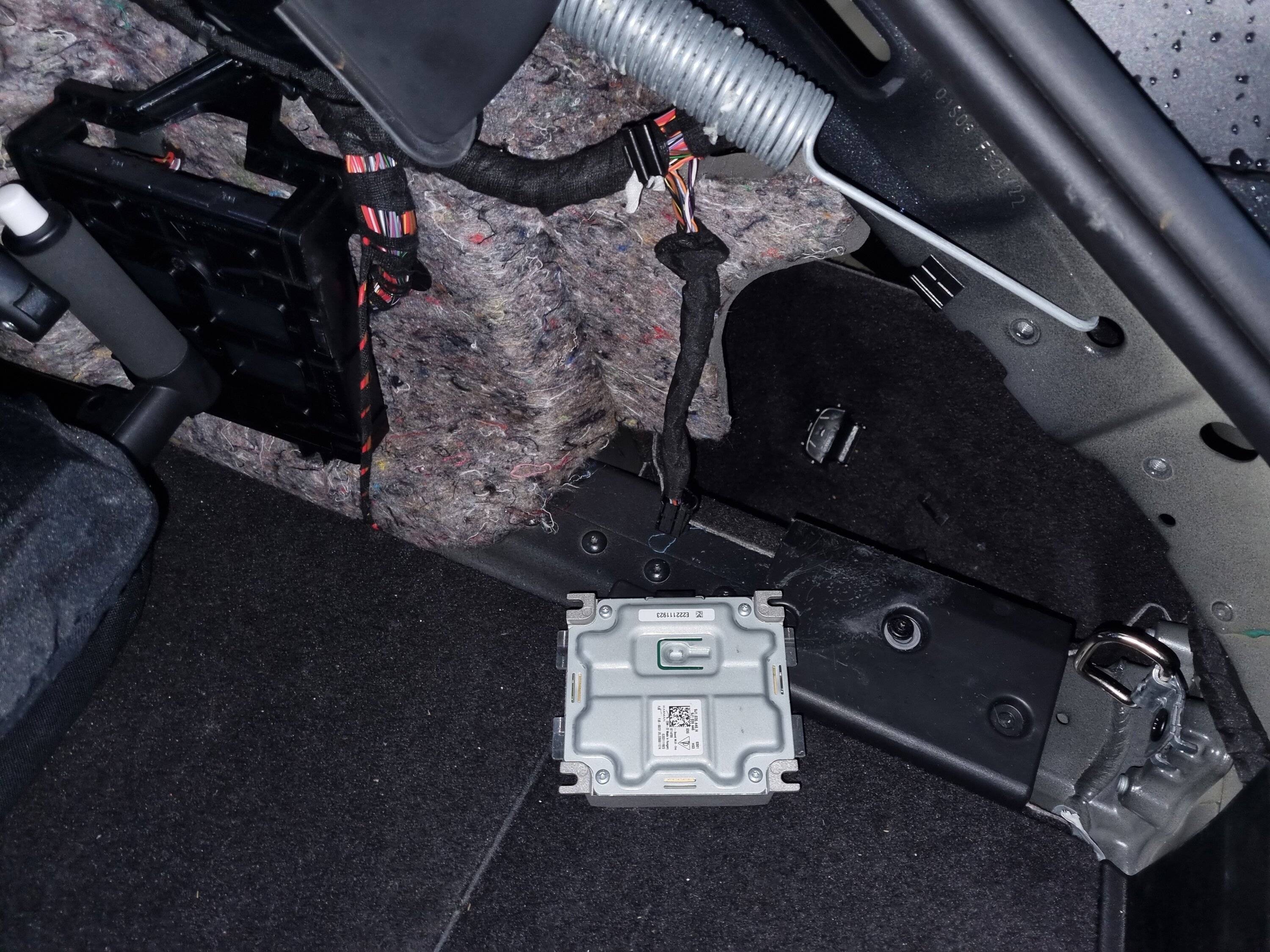 Porsche Taycan Reverse Engineering the Sport Sound Module 20230326_153151