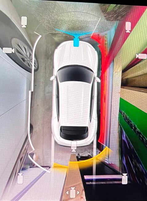 Porsche Taycan PSA: Don't fully trust the 3D surround vision 1680073227597