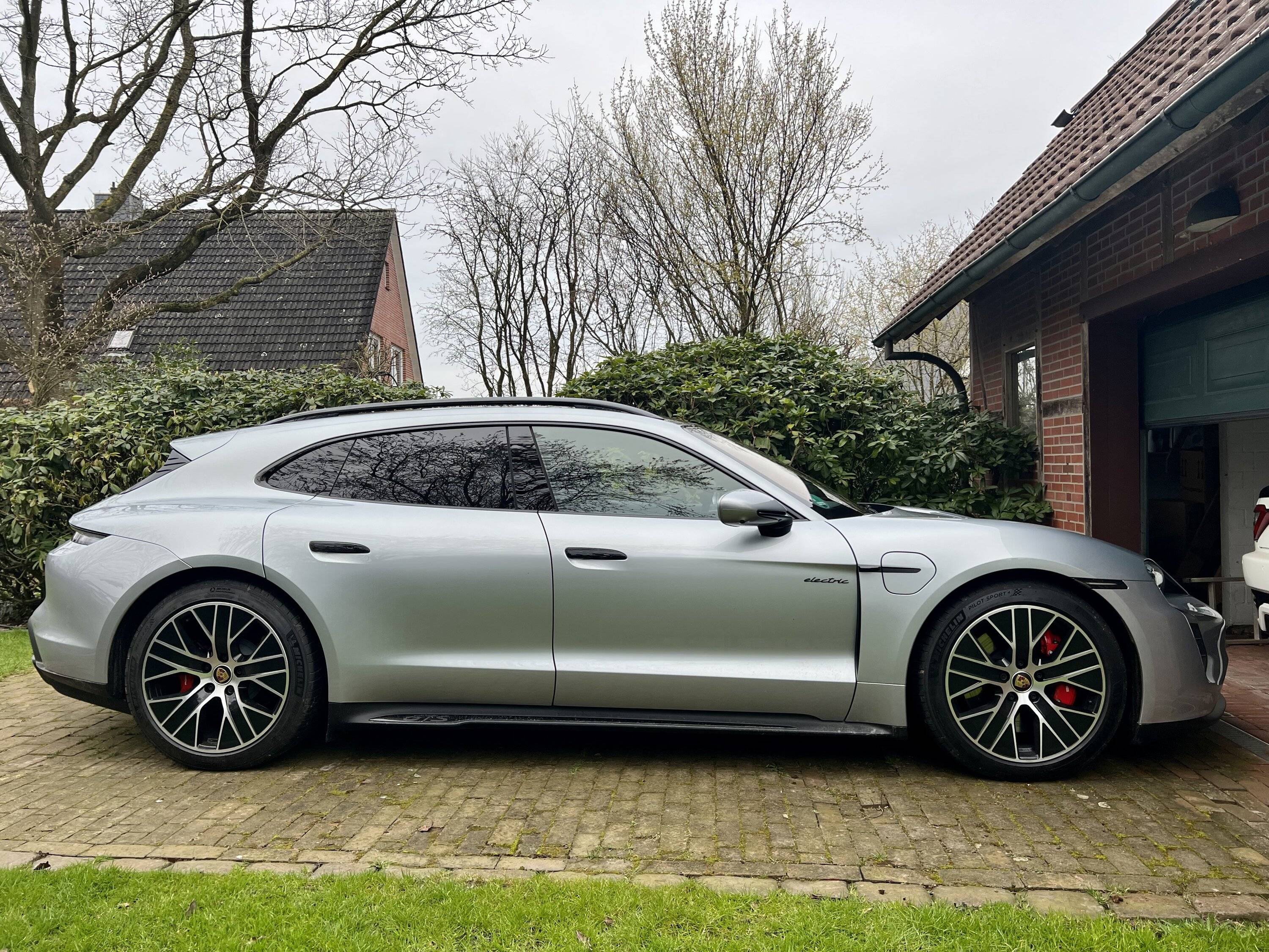 Porsche Taycan Members Say Hello Here! 449DA7E3-9699-4436-BB32-C63D3D6BAD3C
