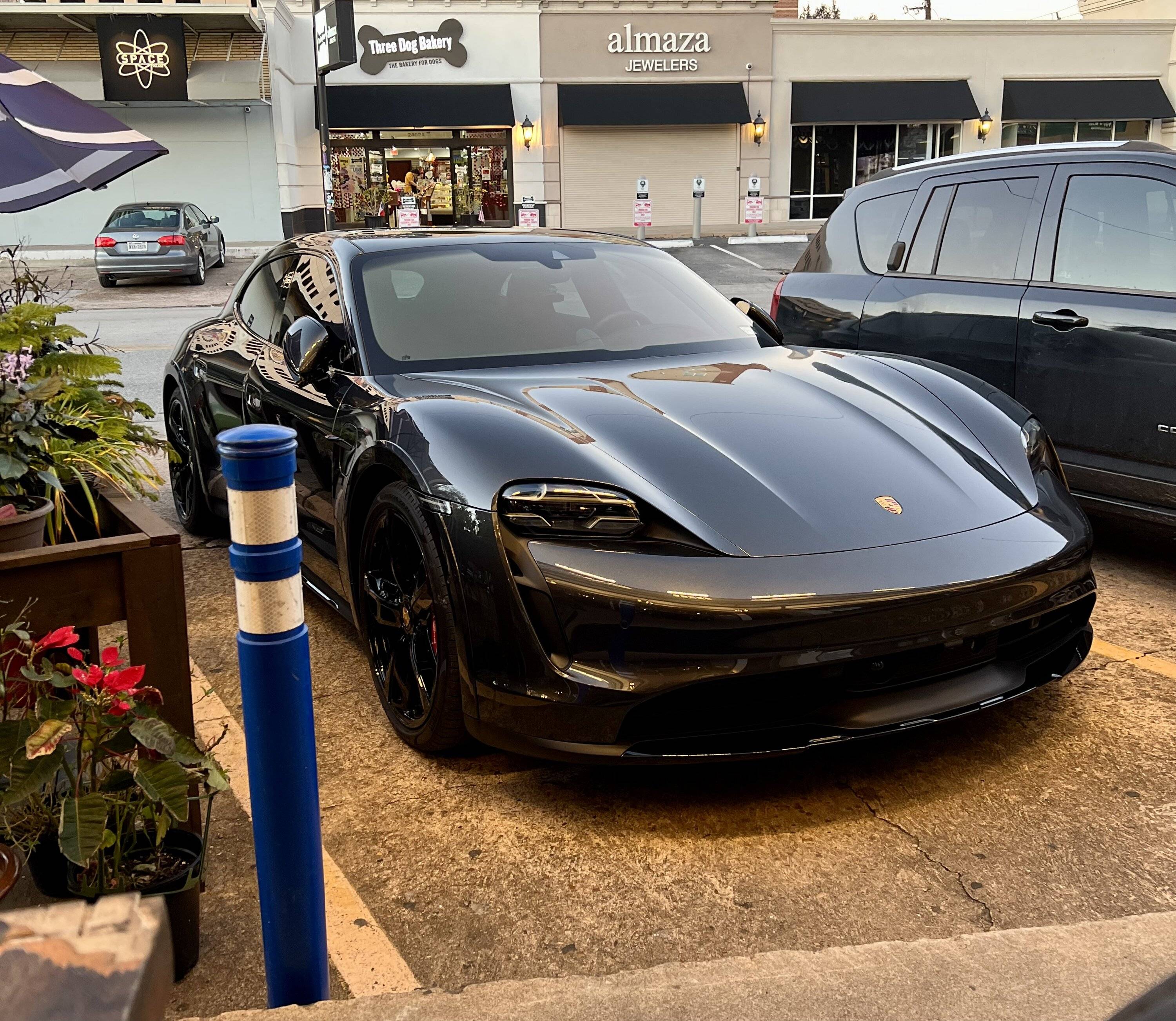 Porsche Taycan VOLCANO GREY Taycan Club 66519349119__518022D2-DD4B-43CD-8D6B-2A542651B8E6