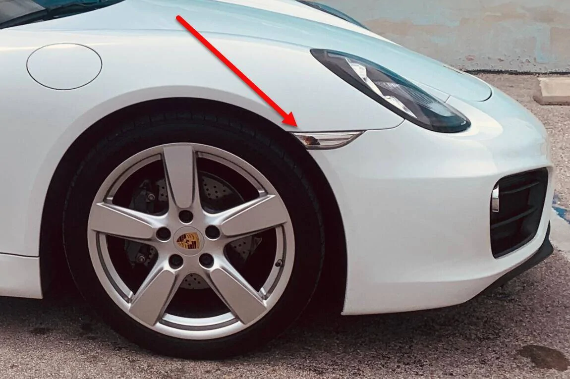 Porsche Taycan Taking apart side markers 1680486157036