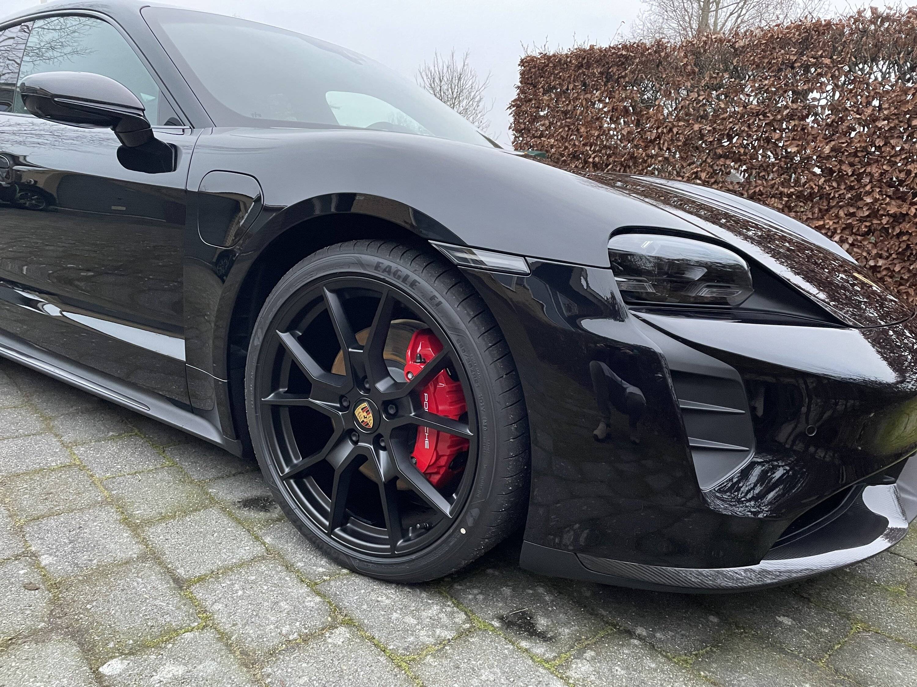 Porsche Taycan Standard Black vs Jet Black Metallic (any images of those next to each other?) IMG_3675