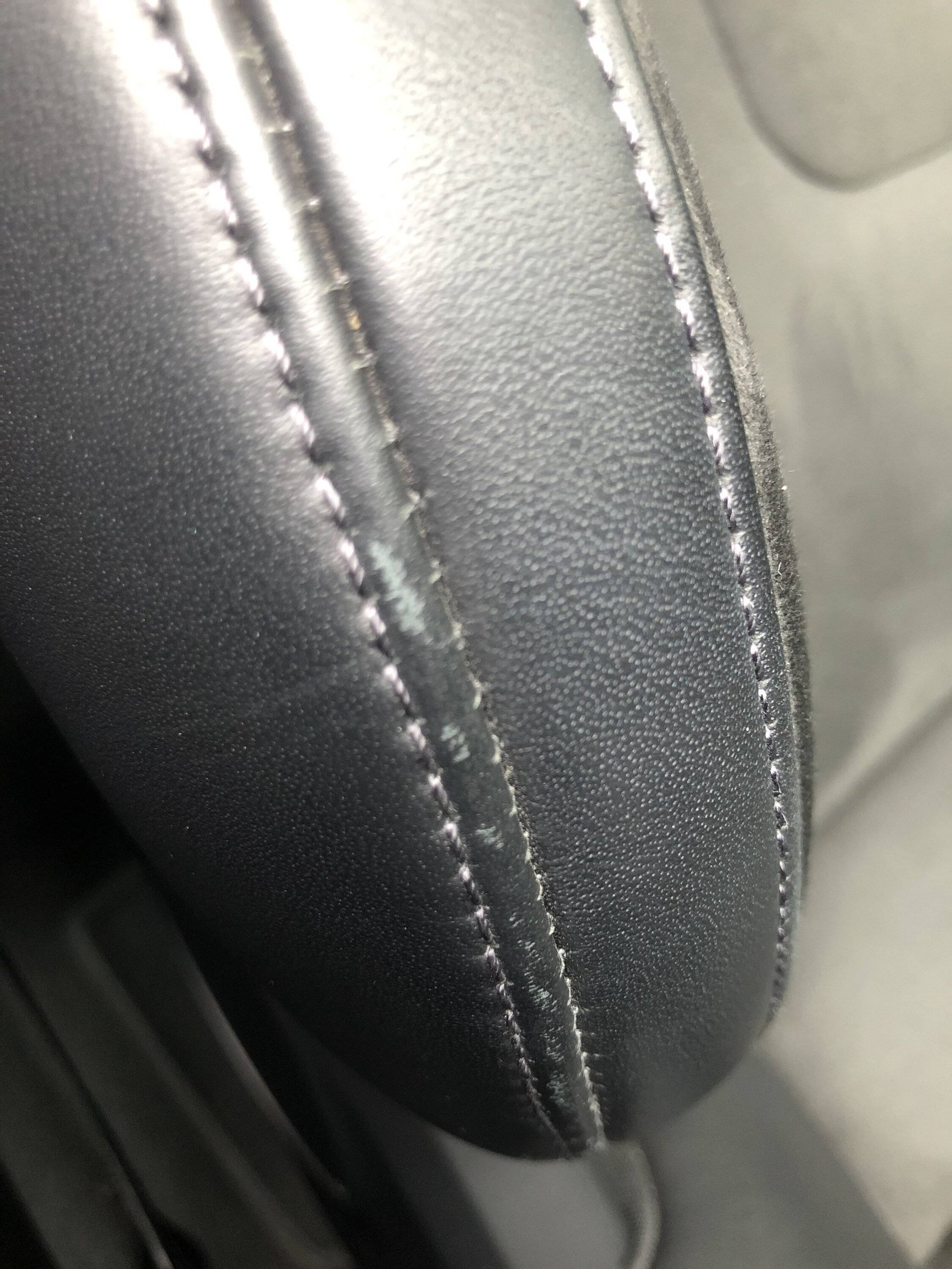 Porsche Taycan Race-tex vs Standard Interior 22175750-92C2-4EBE-8F34-1212CC7768AA
