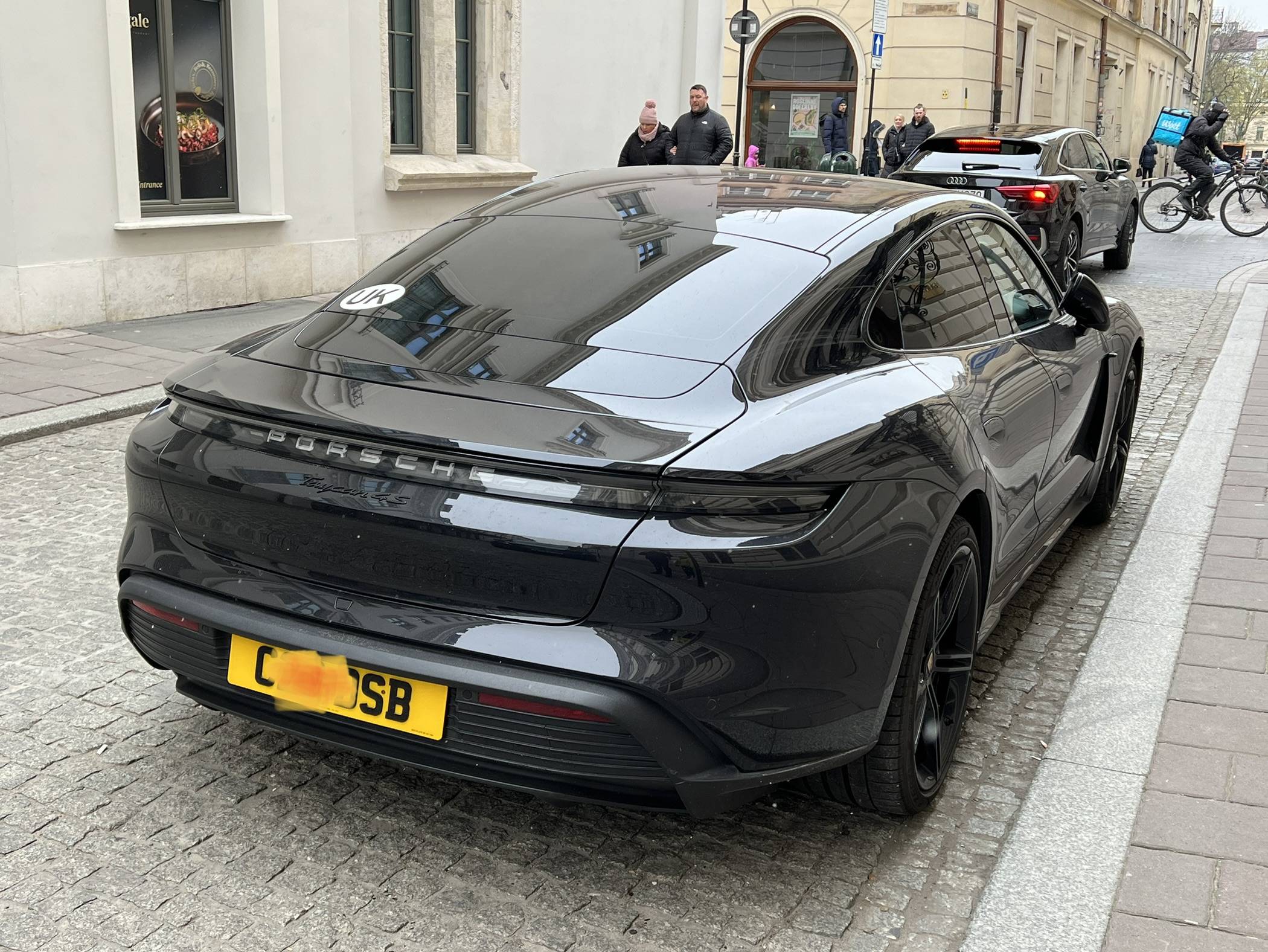 Porsche Taycan BLACK / JET BLACK Taycan Club 03980359-EA58-45DE-96A5-5072E9C435F3