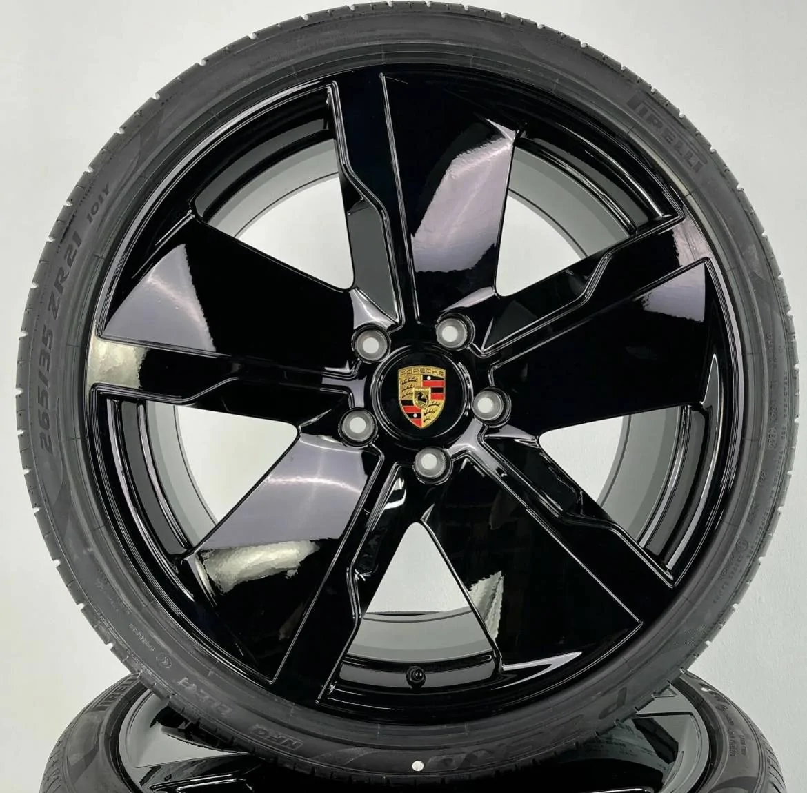 Porsche Taycan WTB: 21" OEM PORSCHE TAYCAN EXCLUSIVE DESIGN WHEELS IMG_3067
