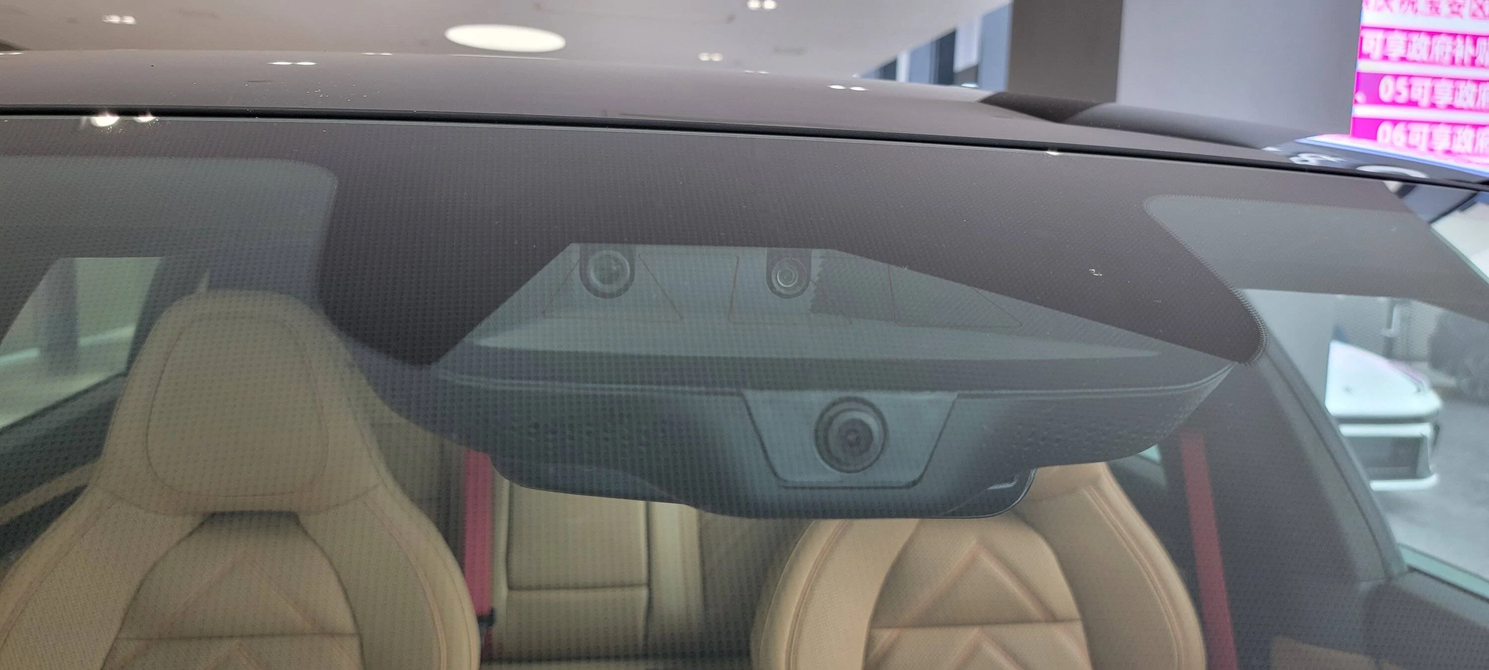 Porsche Taycan Please help! Let’s imagine the new Macan EV comes out in 2 versions... 1681173734177