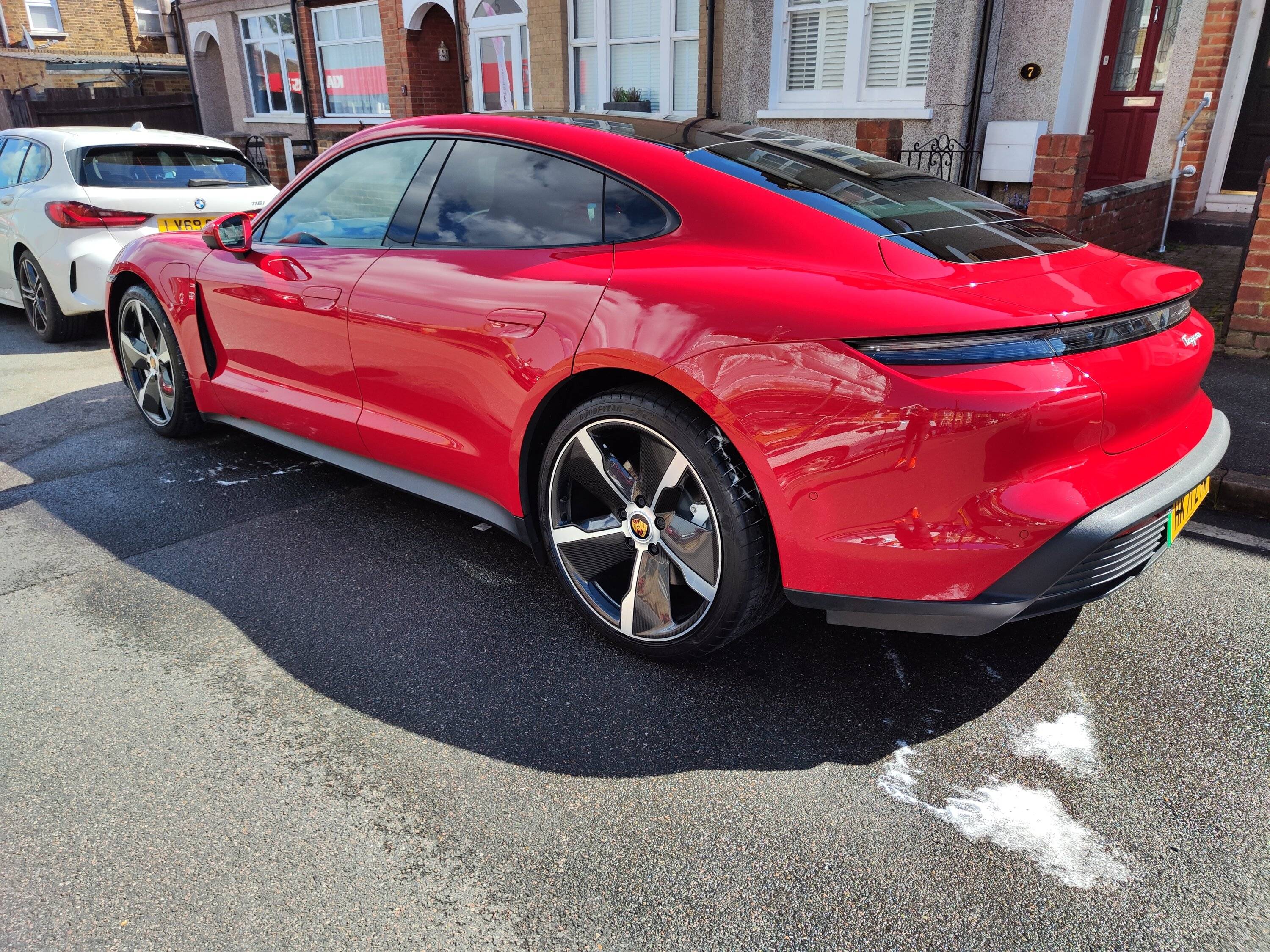 Porsche Taycan CARMINE RED Taycan Club IMG_20230412_115315