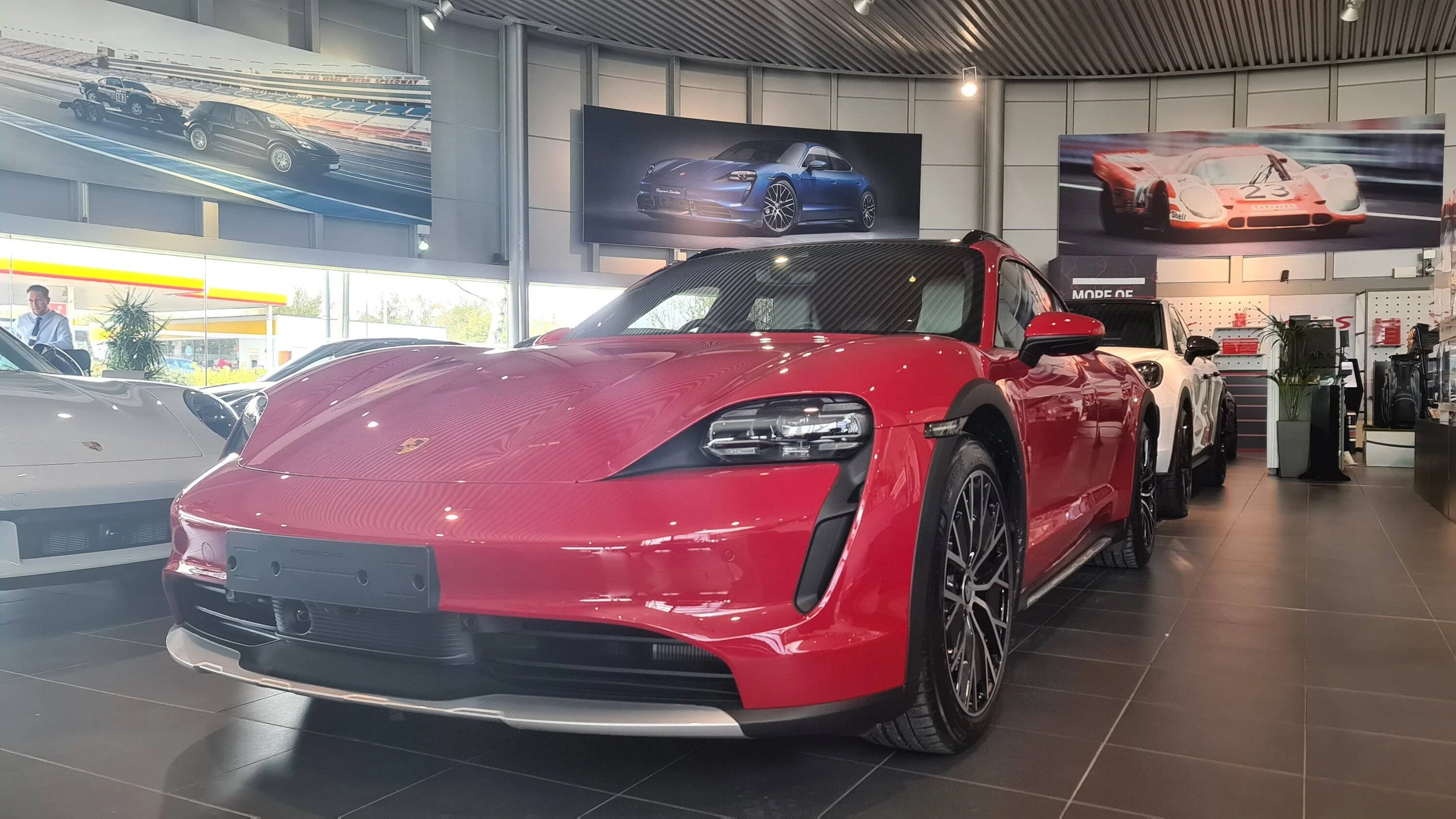 Porsche Taycan CARMINE RED Taycan Club 20230413_152122