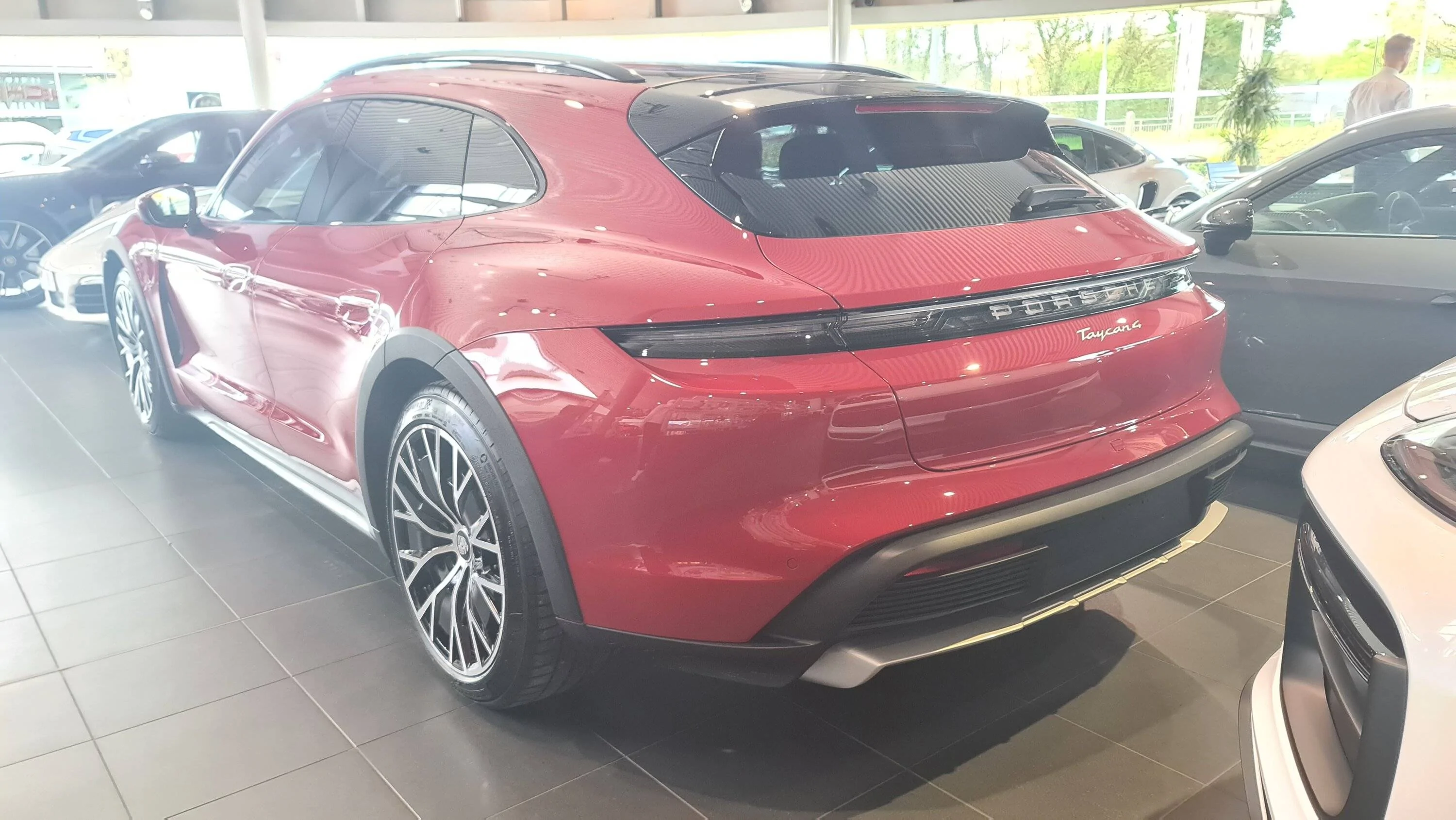 Porsche Taycan CARMINE RED Taycan Club 20230413_152110